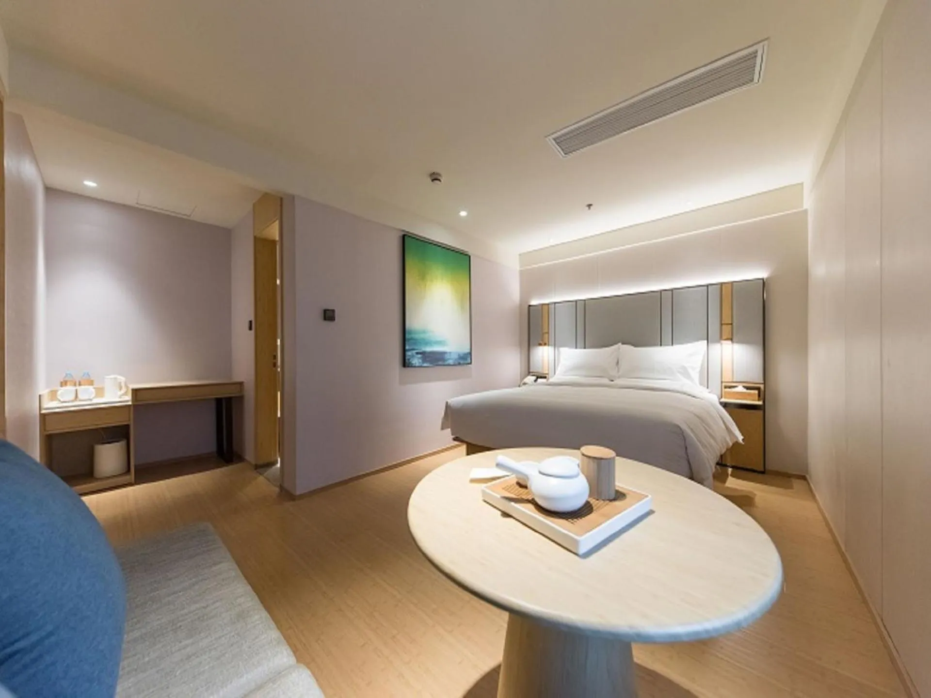 Bed in Ji Hotel (Shanghai Bund Ningbo Road)