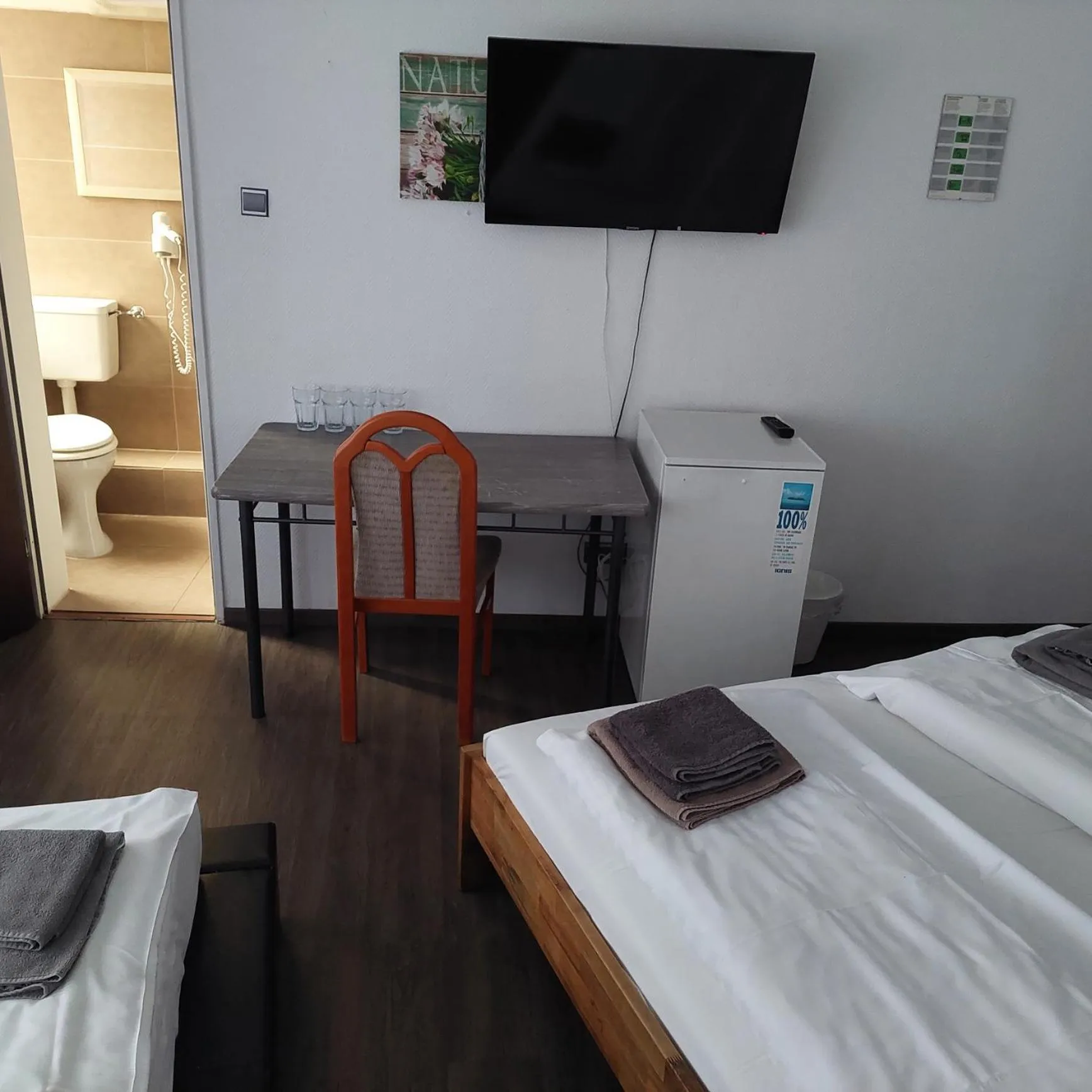 Communal lounge/ TV room, Bed in Hotel Berliner Hof