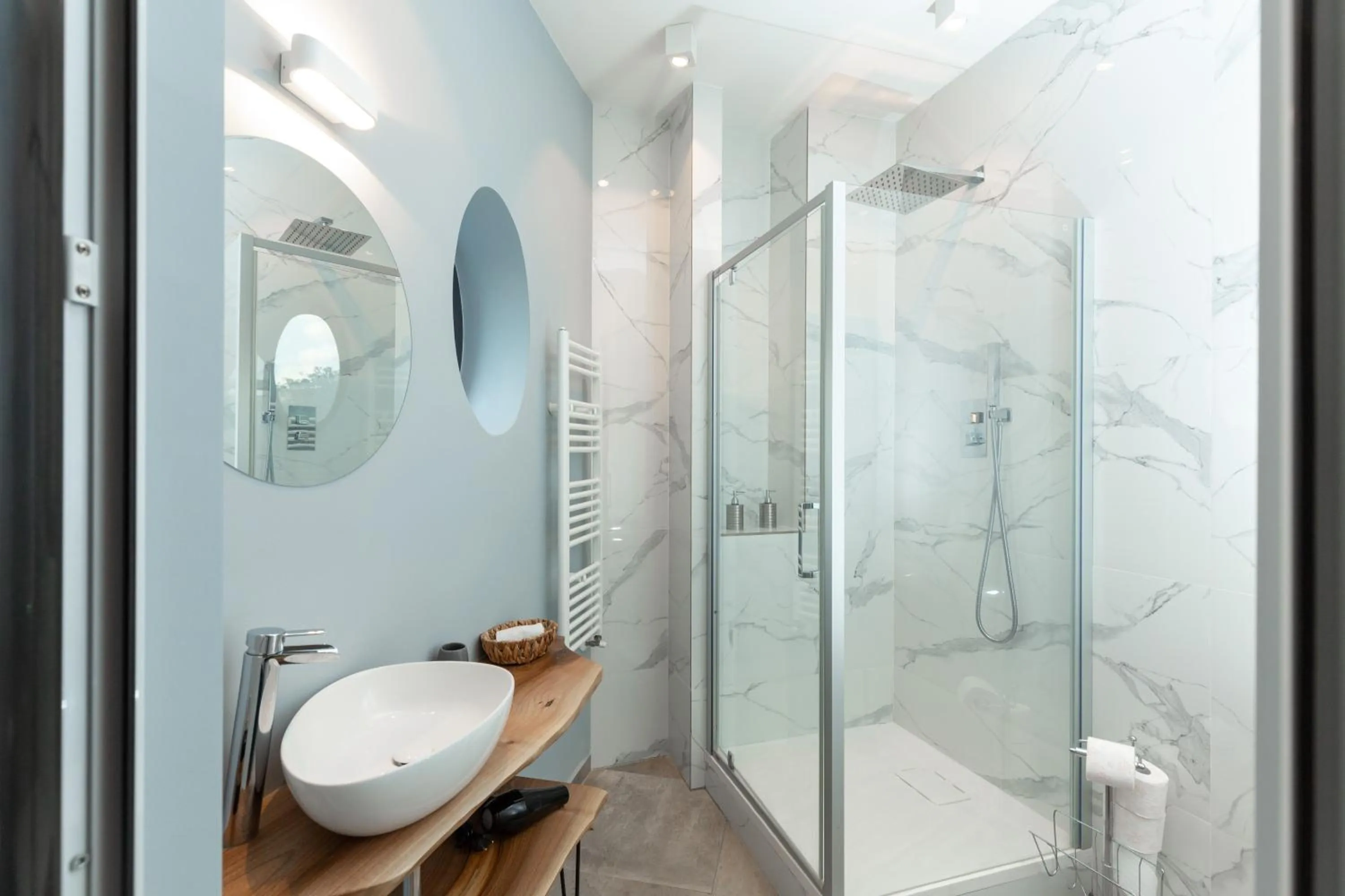 Bathroom in Metropole Apartments Royal Residence