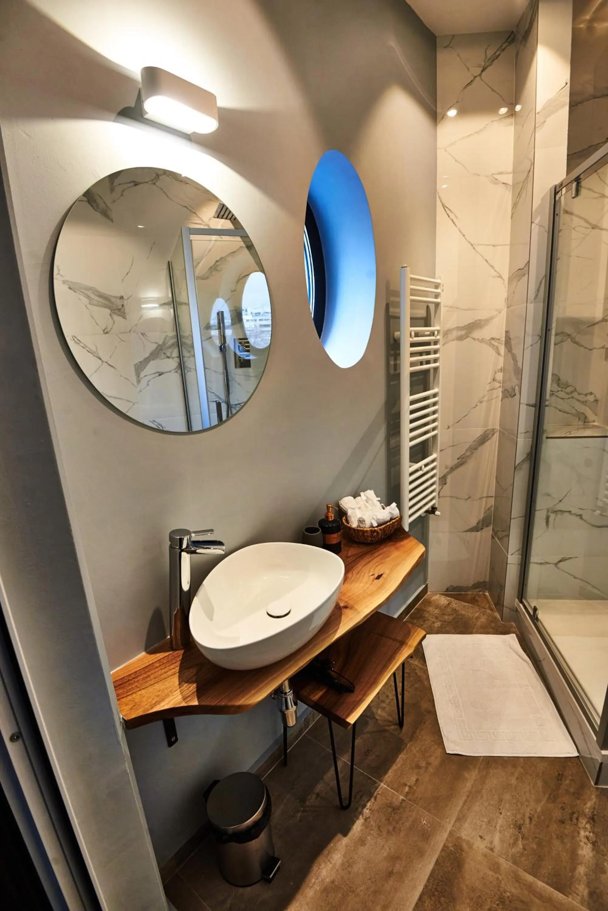 Shower in Metropole Apartments Royal Residence