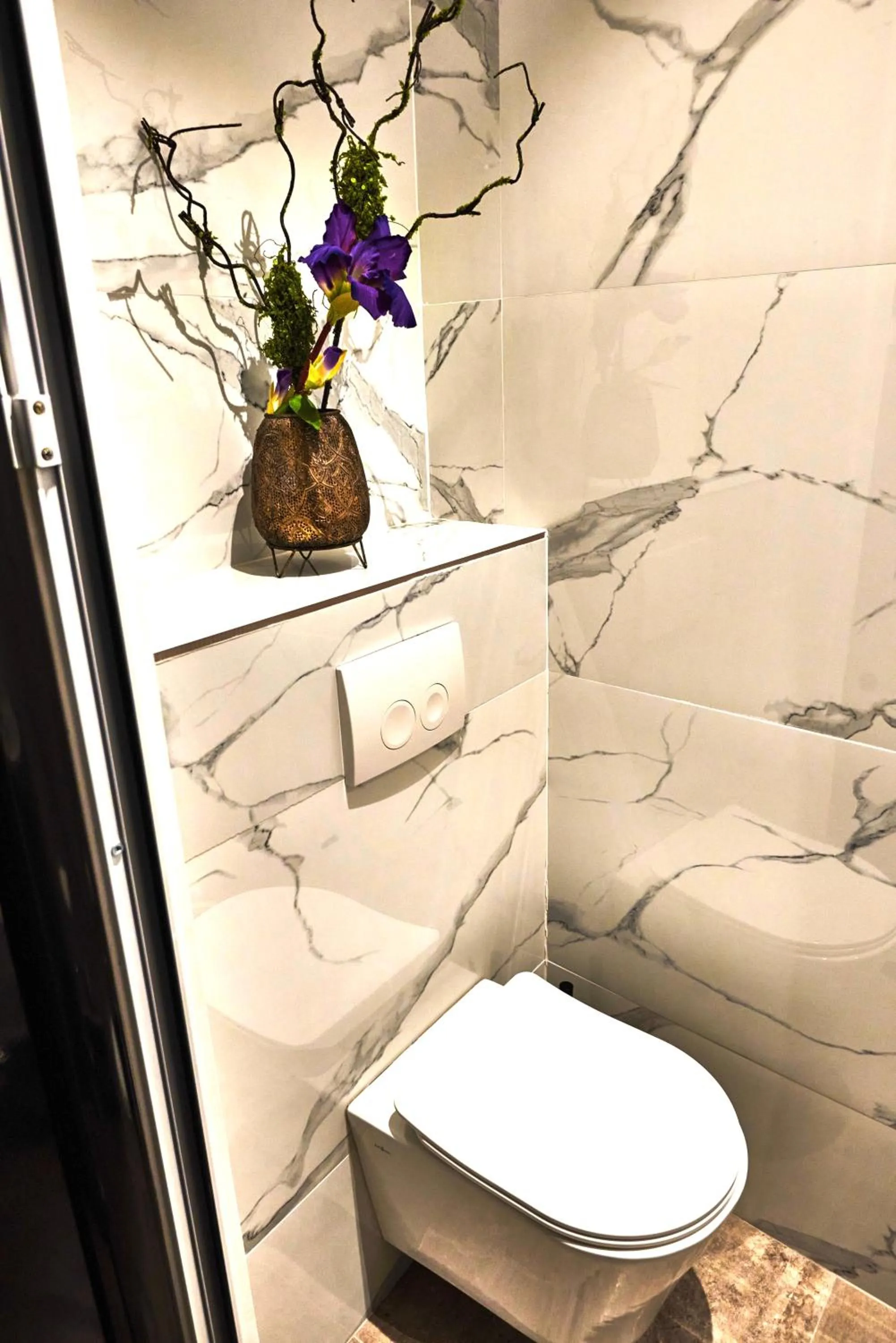 Bathroom in Metropole Apartments Royal Residence