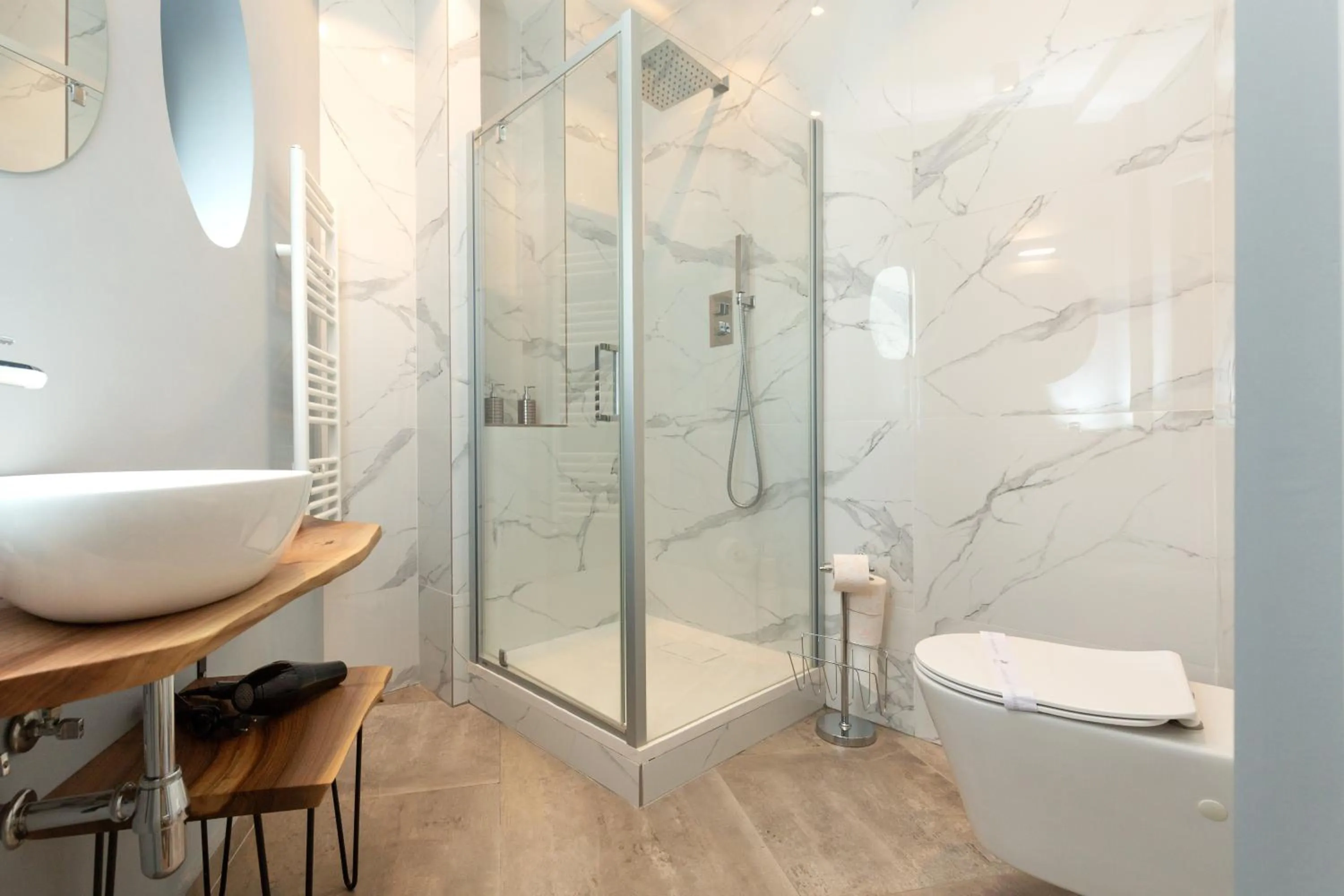 Bathroom in Metropole Apartments Royal Residence