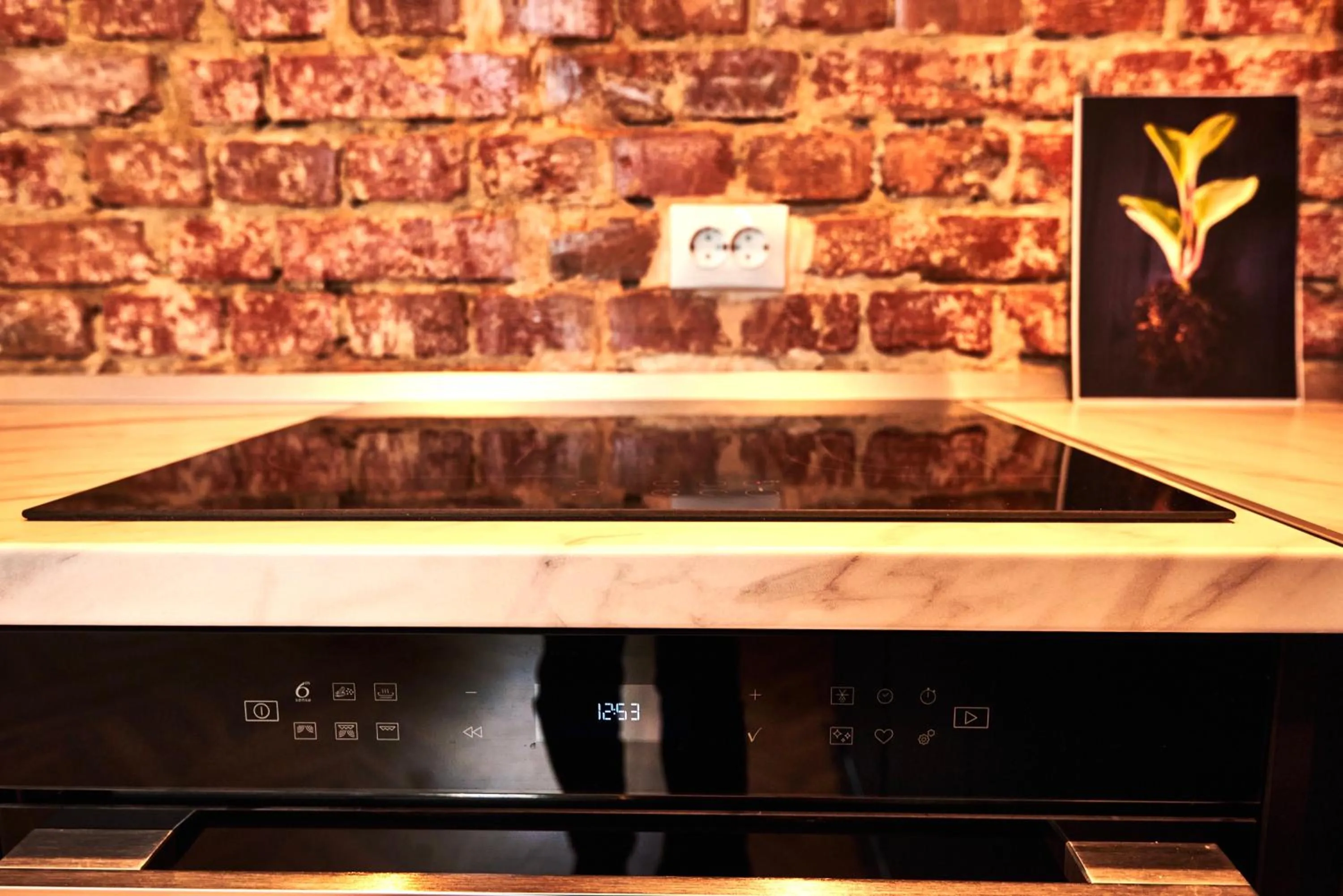 Kitchen or kitchenette in Metropole Apartments Royal Residence