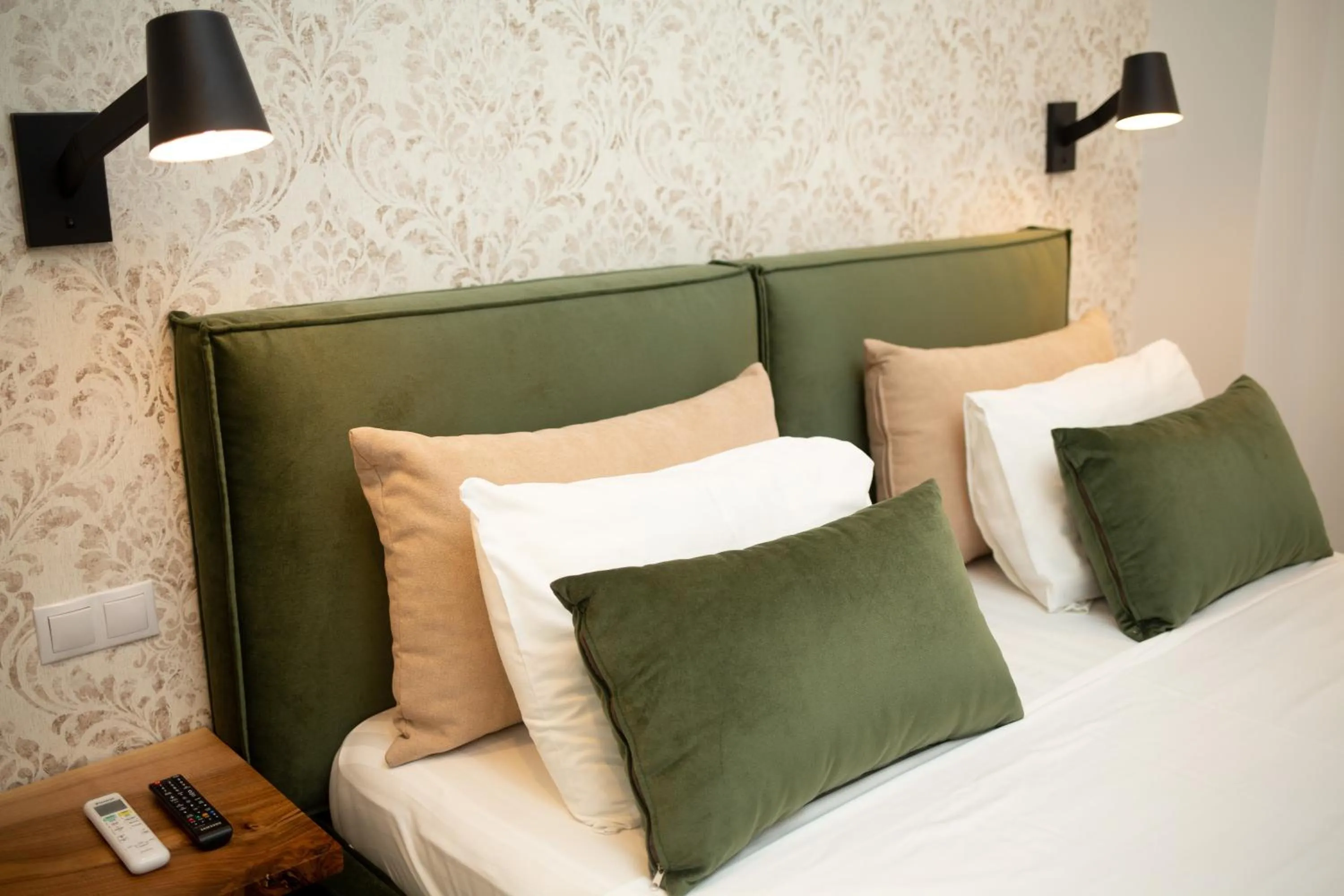 Bed in Metropole Apartments Royal Residence