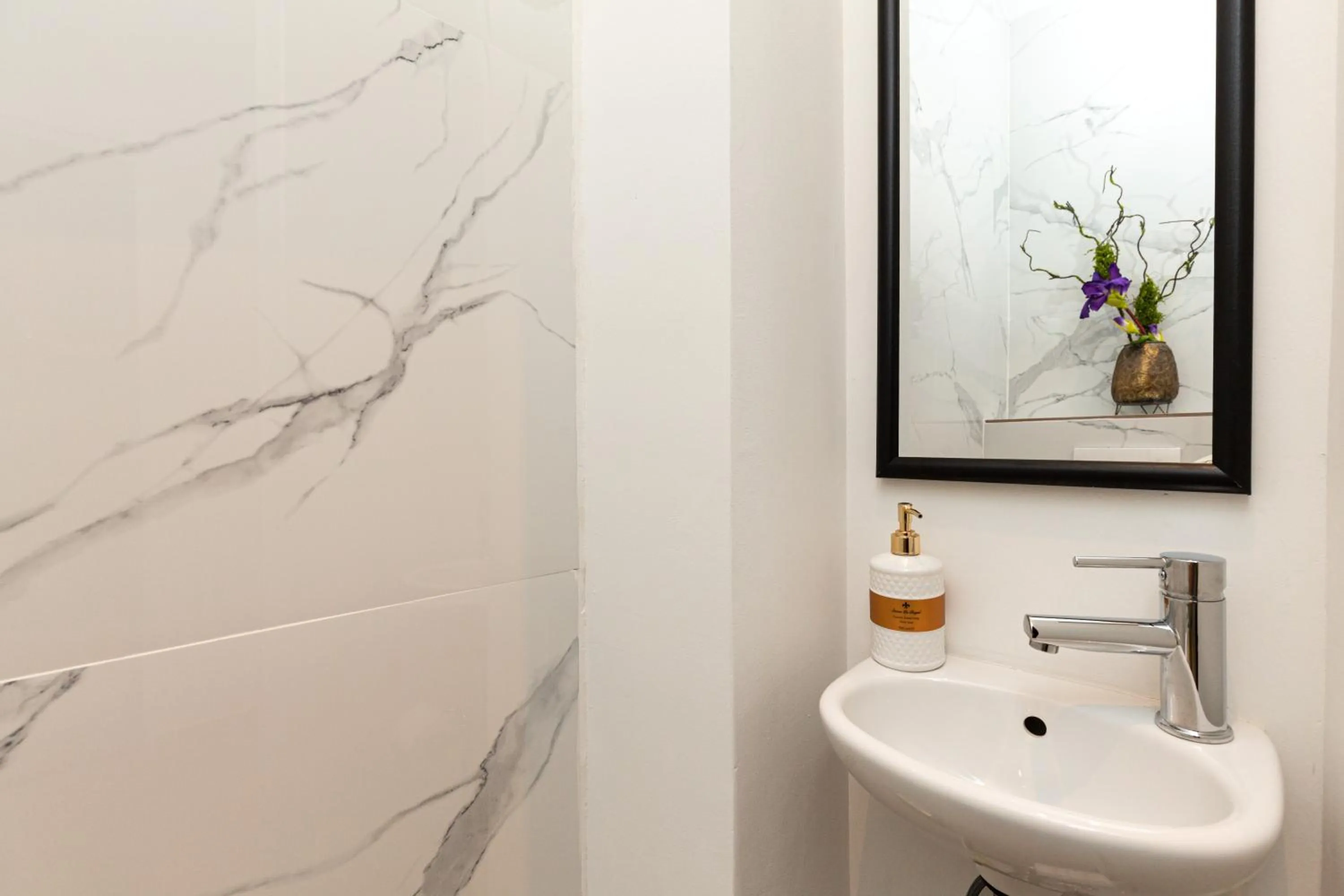 Bathroom in Metropole Apartments Royal Residence