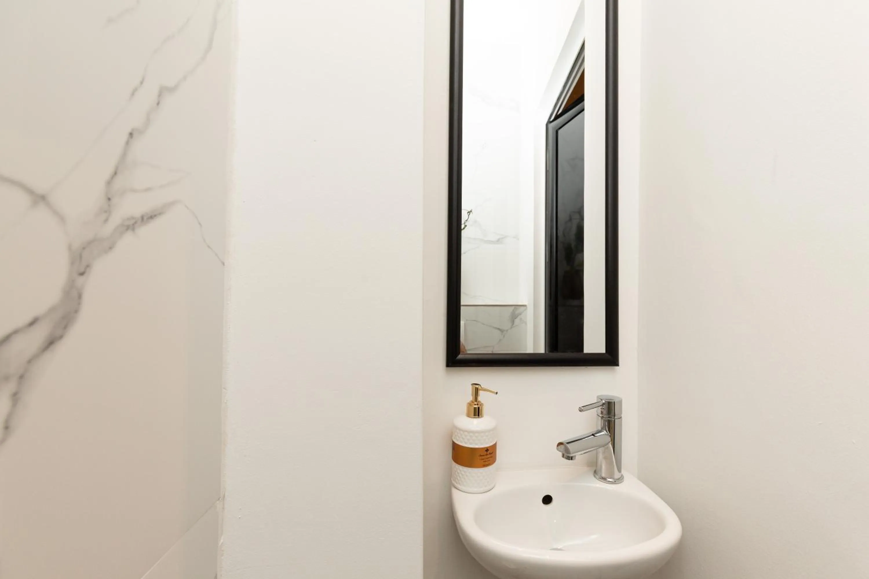 Bathroom in Metropole Apartments Royal Residence