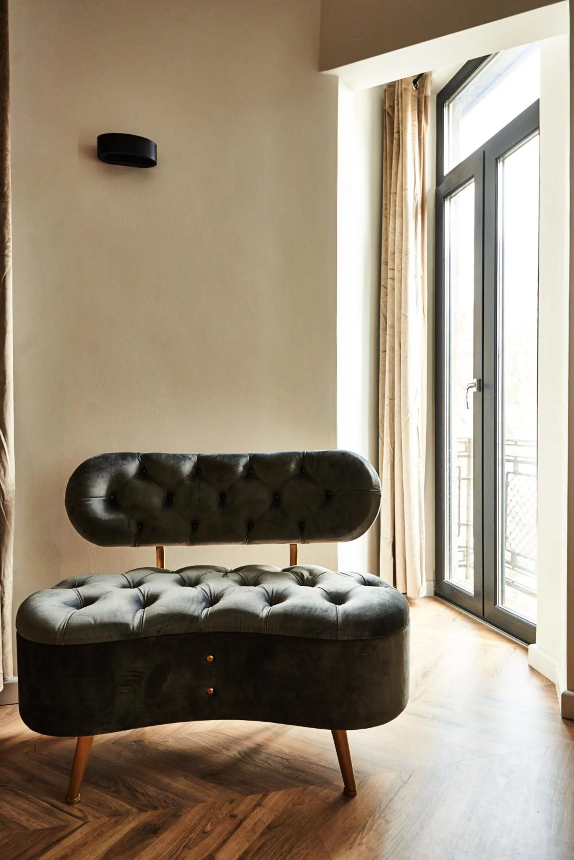 Seating area in Metropole Apartments Royal Residence