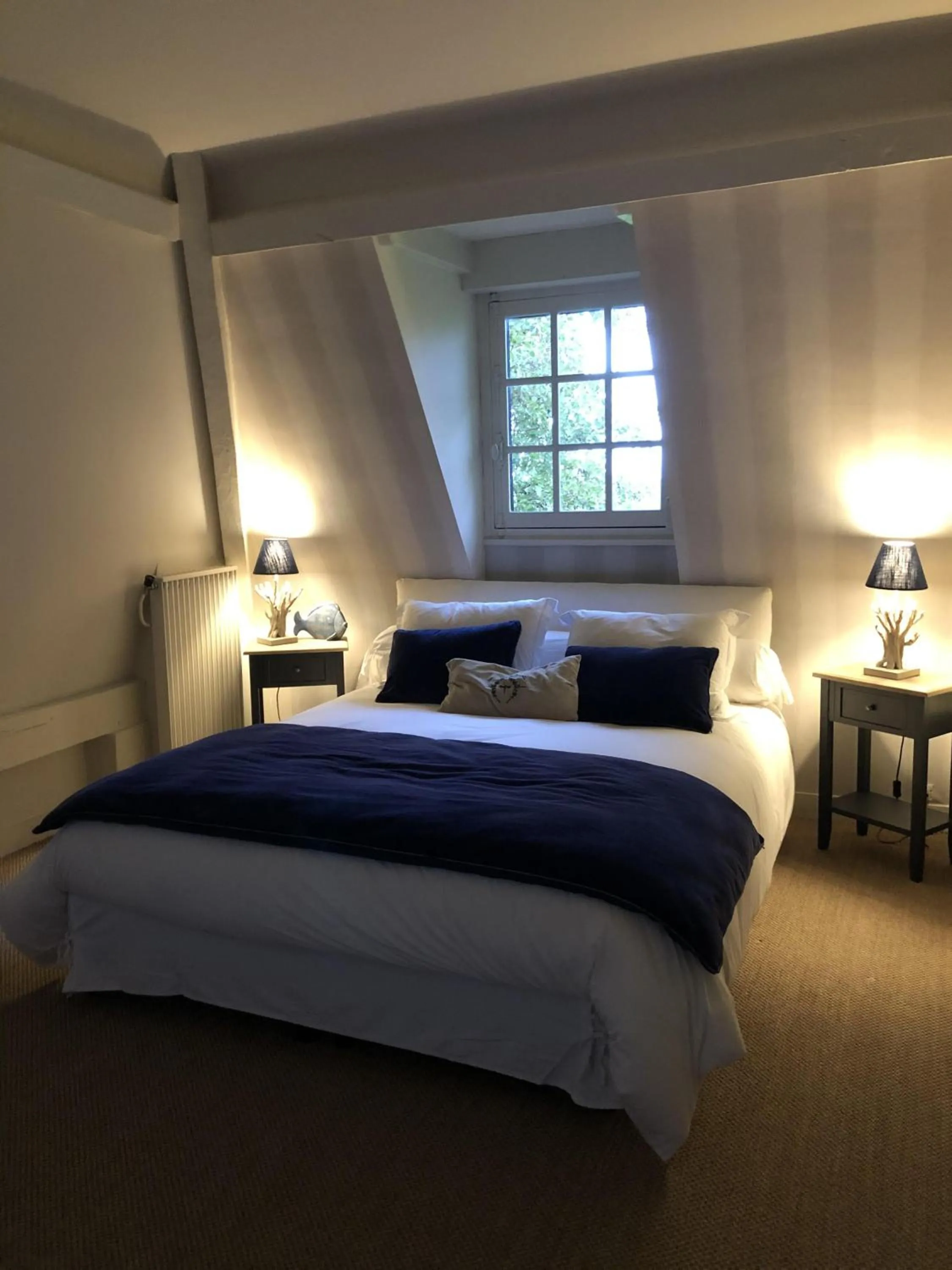 Kitchen or kitchenette, Bed in Le Clos de la Madeleine