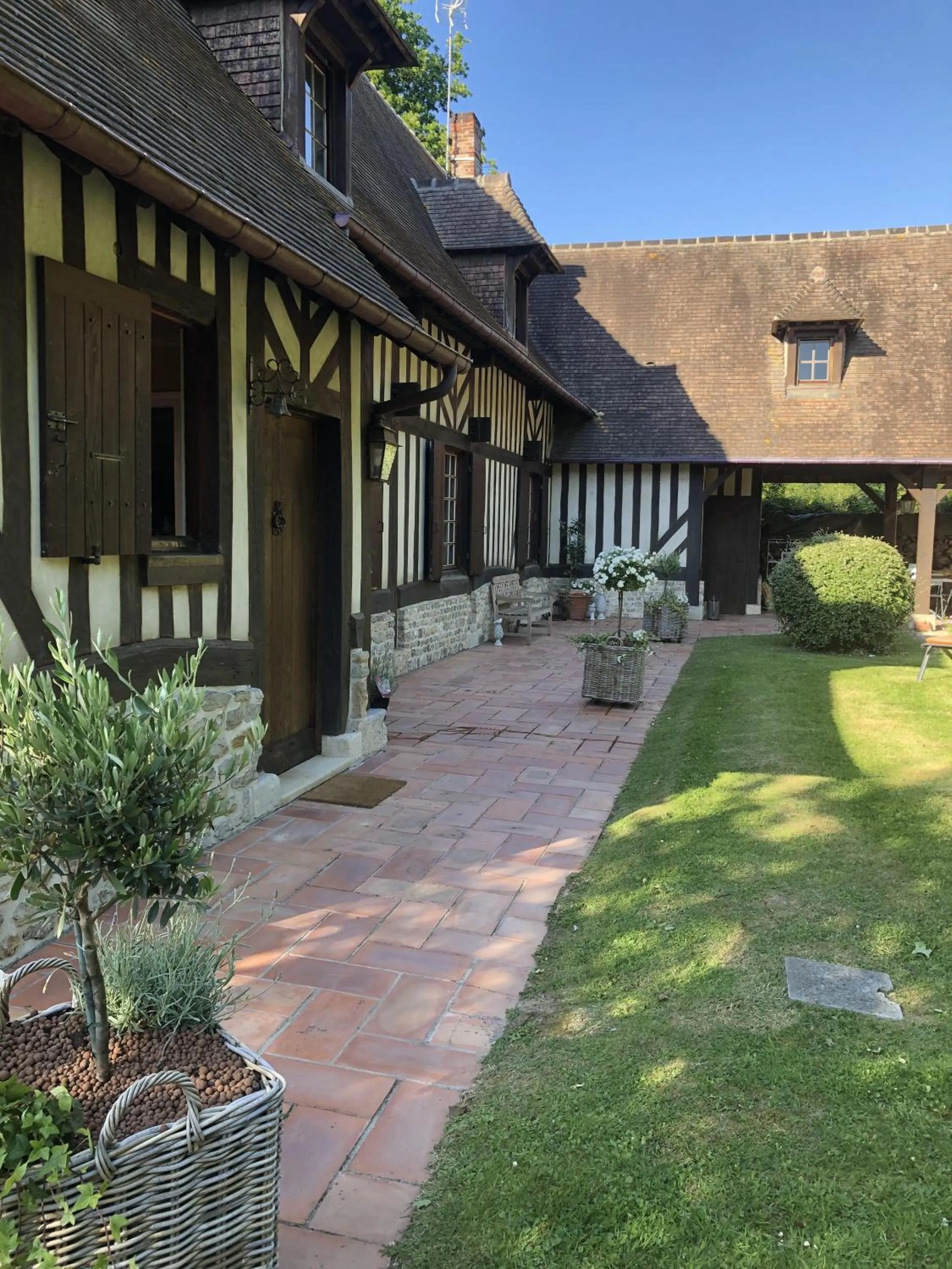 Property building in Le Clos de la Madeleine