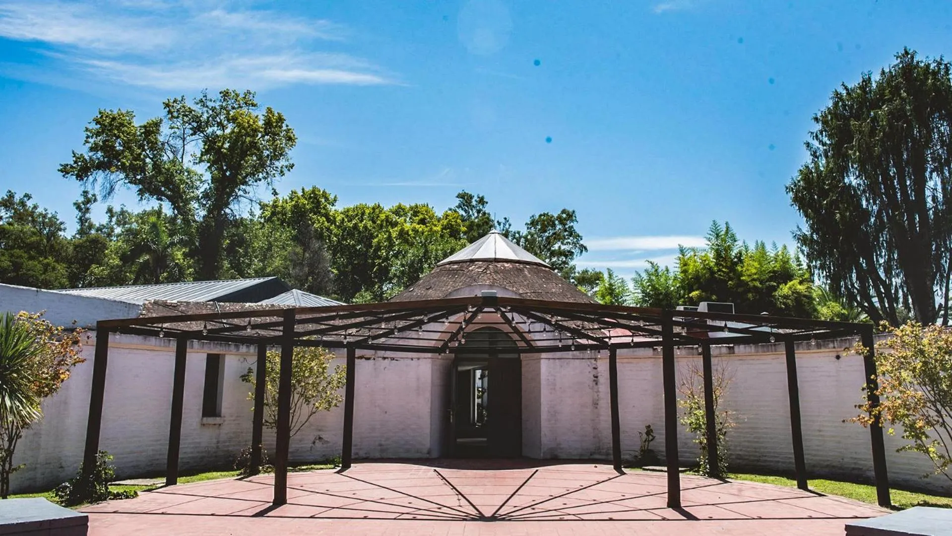 Property building in Posada Mendoza by DOT Tradition