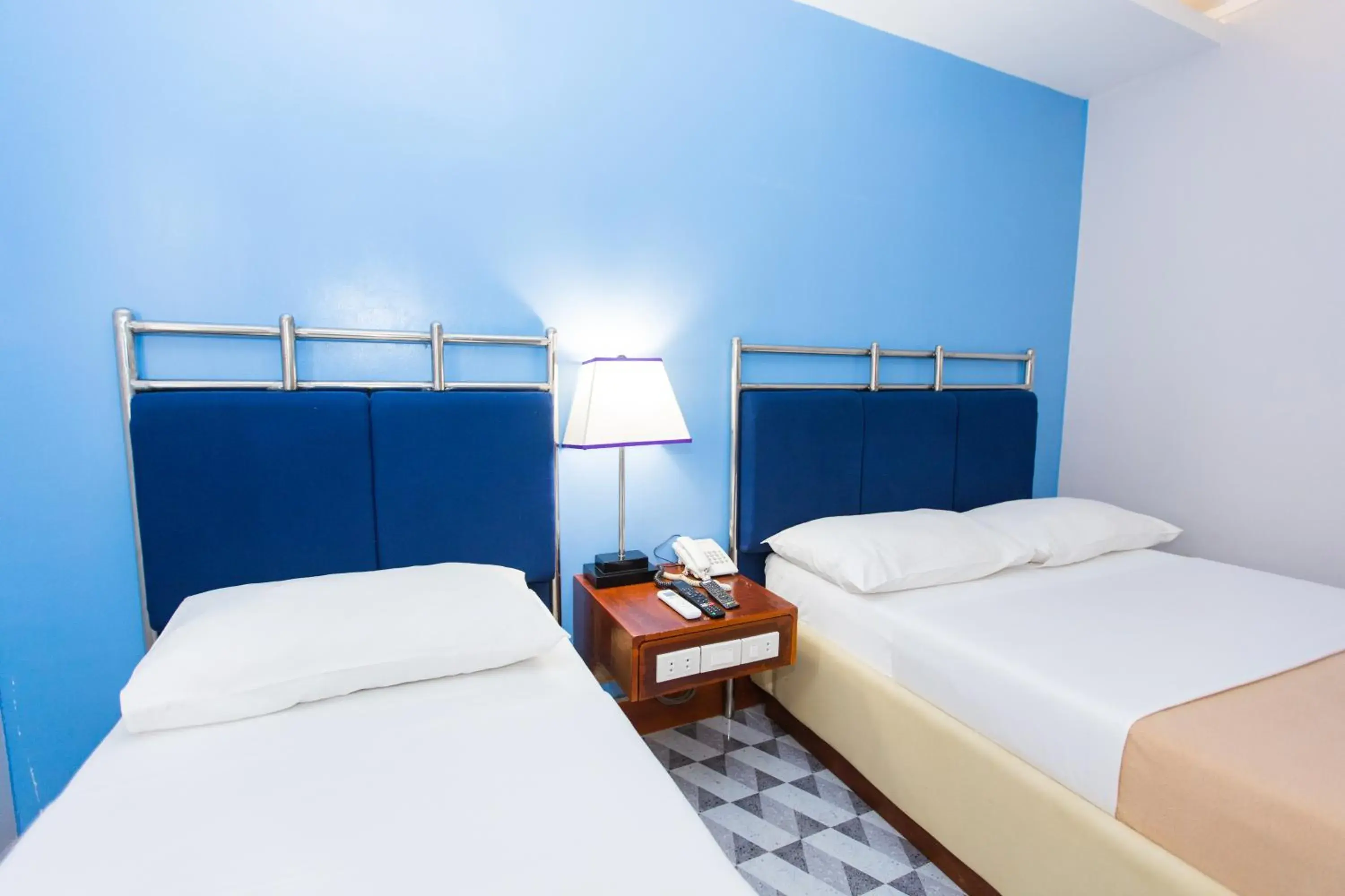 Deluxe Family Room in Hotel Valencia Deluxe Family Room in Hotel Valencia