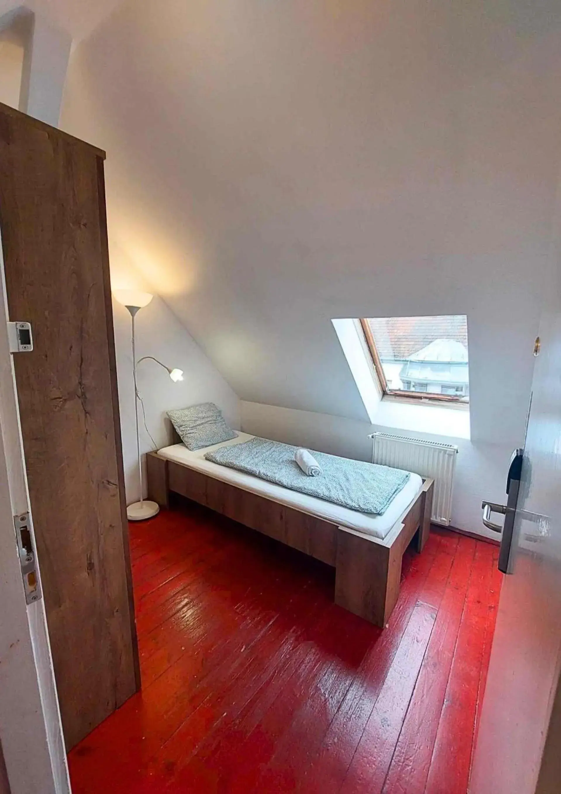 Single Room with Shared Bathroom - single occupancy in Black Sheep Budapest Smart Rooms Single Room with Shared Bathroom - single occupancy in Black Sheep Budapest Smart Rooms