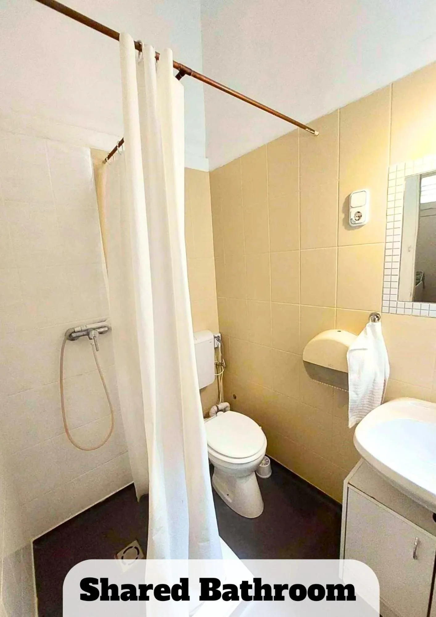 Shower in Black Sheep Budapest Smart Rooms