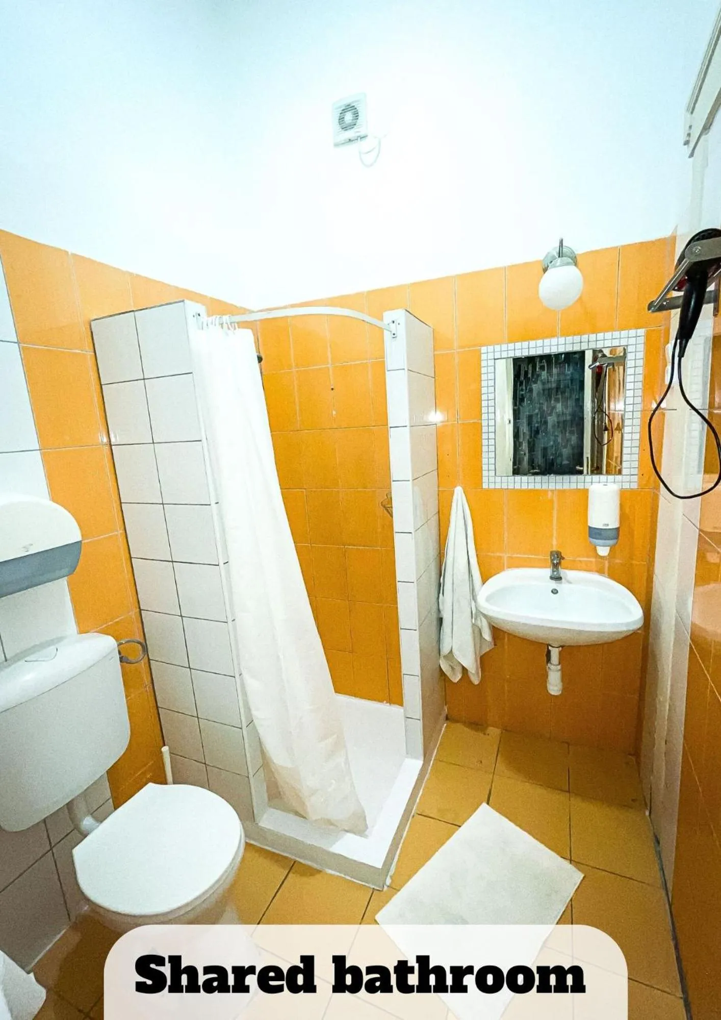 Shower in Black Sheep Budapest Smart Rooms