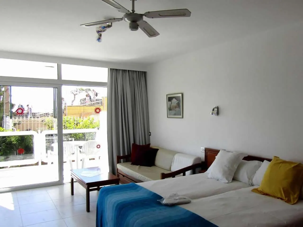 Bed in Hotel Europalace