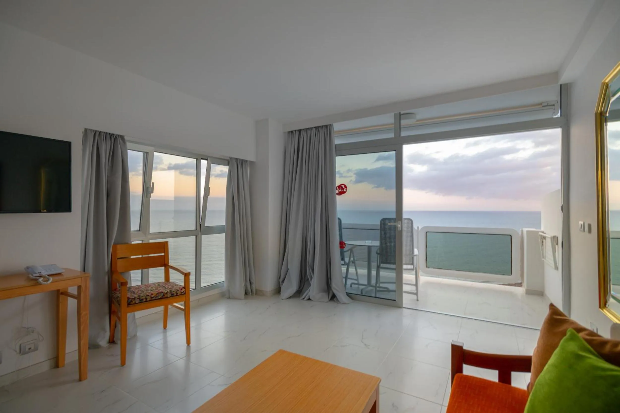 Communal lounge/ TV room in Hotel Europalace