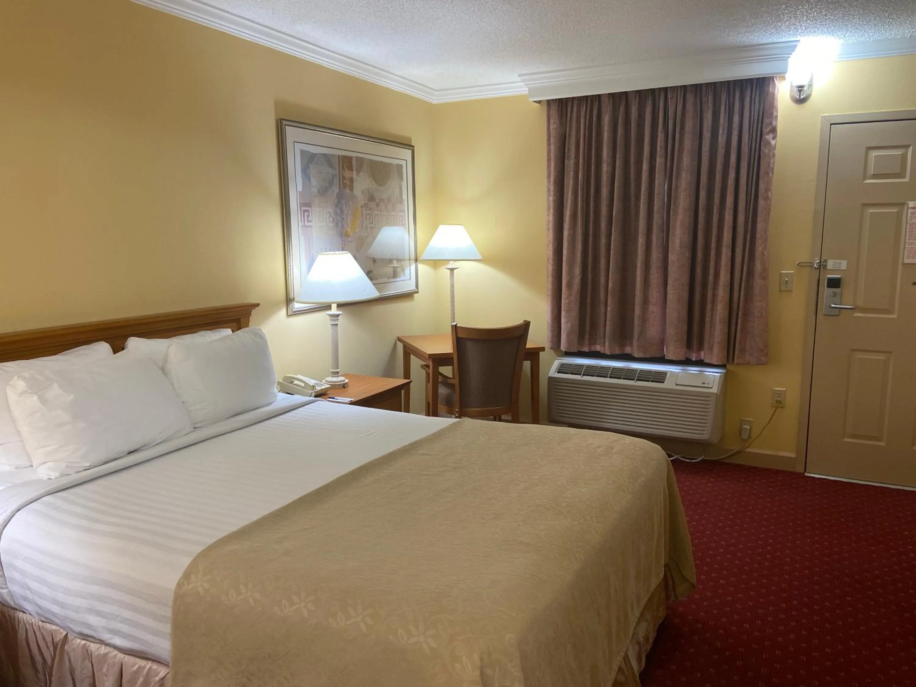 Photo of the whole room, Bed in Bryson Inn