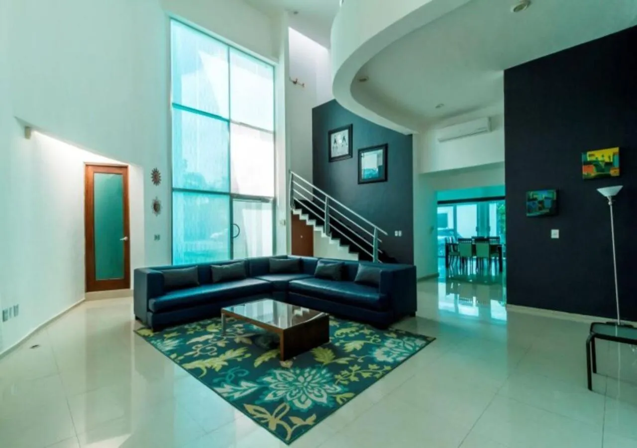 Living room in Private Pool Villa, Walk to Beach & 5th Ave