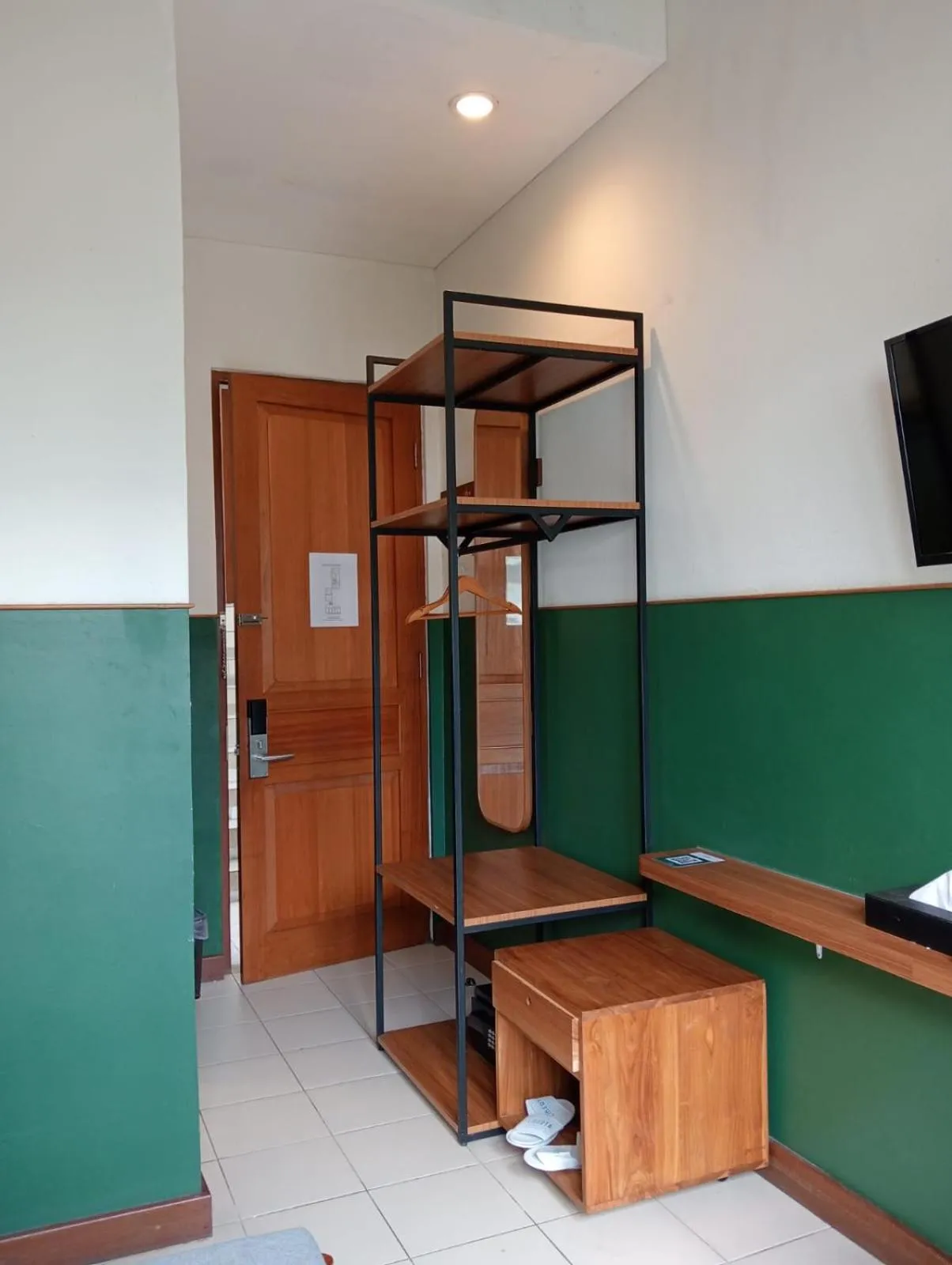 wardrobe, Bed in Liberta Malioboro South