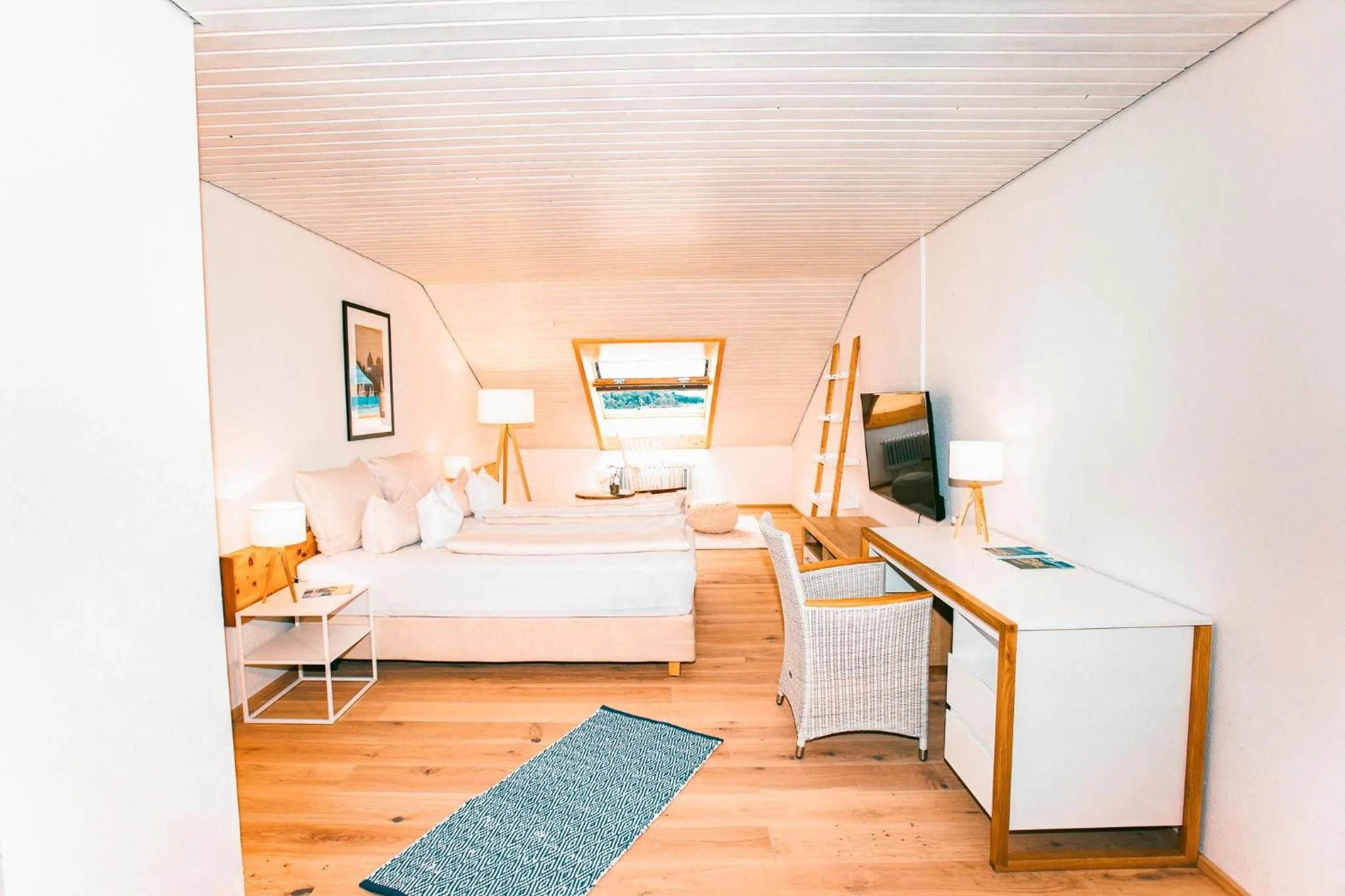 Photo of the whole room, Bed in Yachthotel Chiemsee GmbH