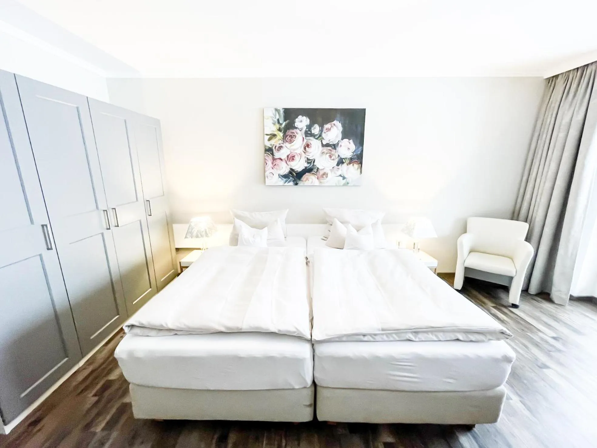 Photo of the whole room, Bed in Yachthotel Chiemsee GmbH