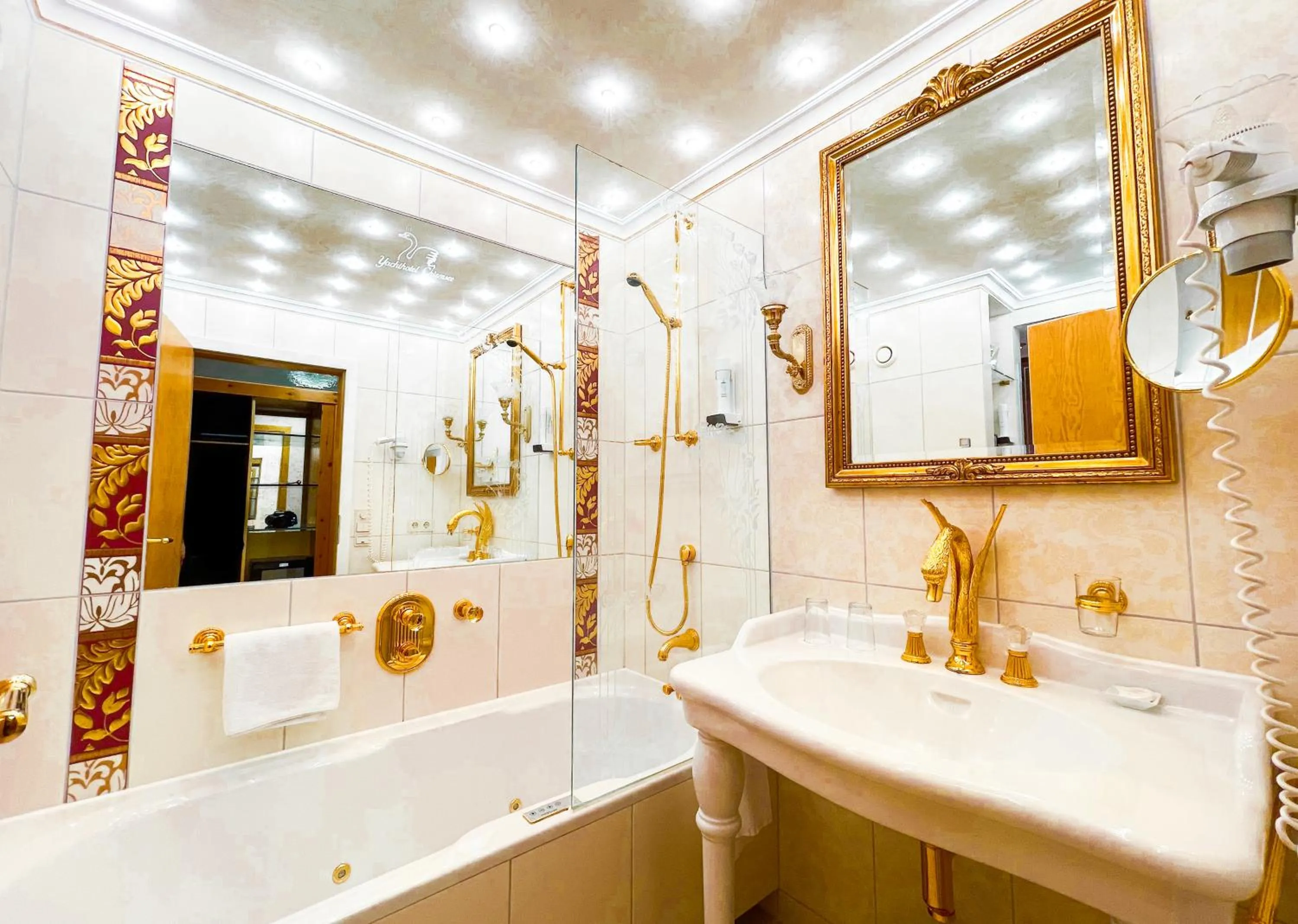 Bathroom in Yachthotel Chiemsee GmbH