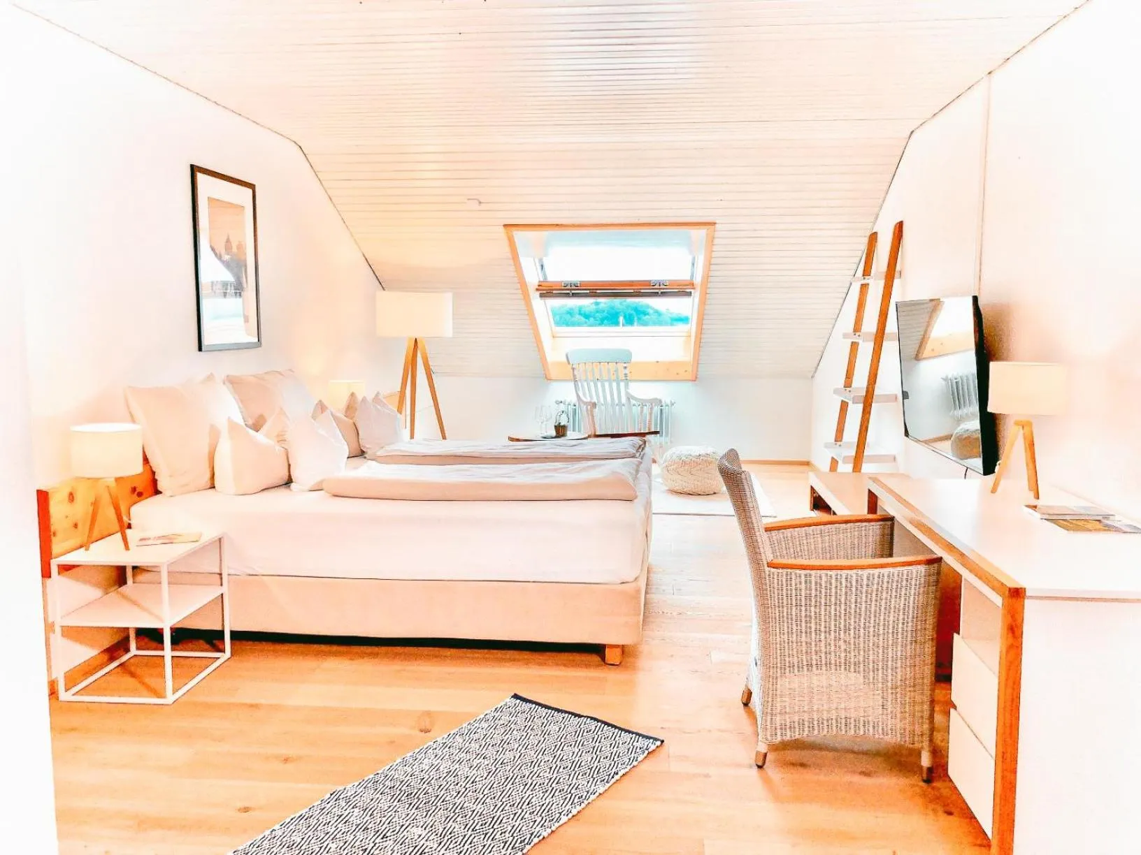 Photo of the whole room, Bed in Yachthotel Chiemsee GmbH