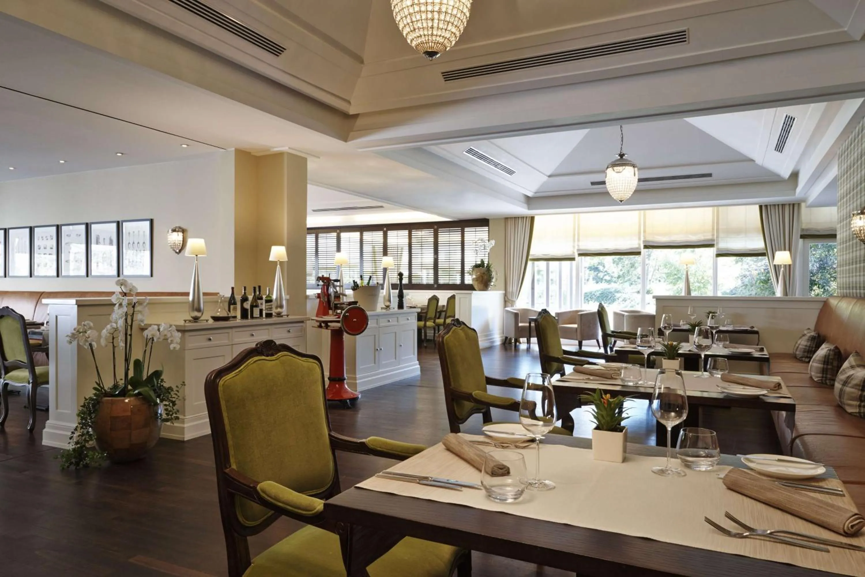 Restaurant/places to eat in Hilton Frankfurt Gravenbruch