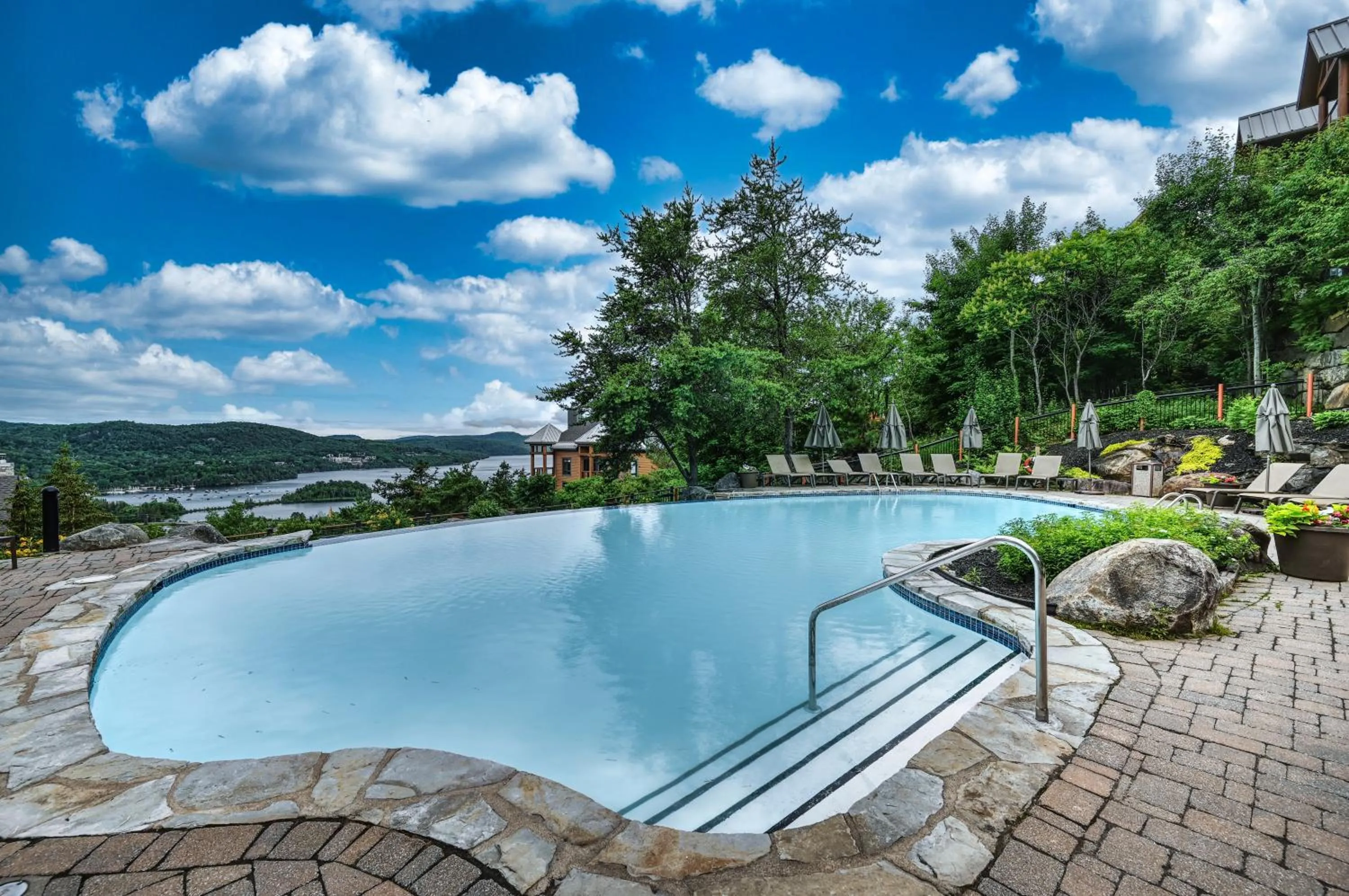 Equinoxe by Tremblant Platinum