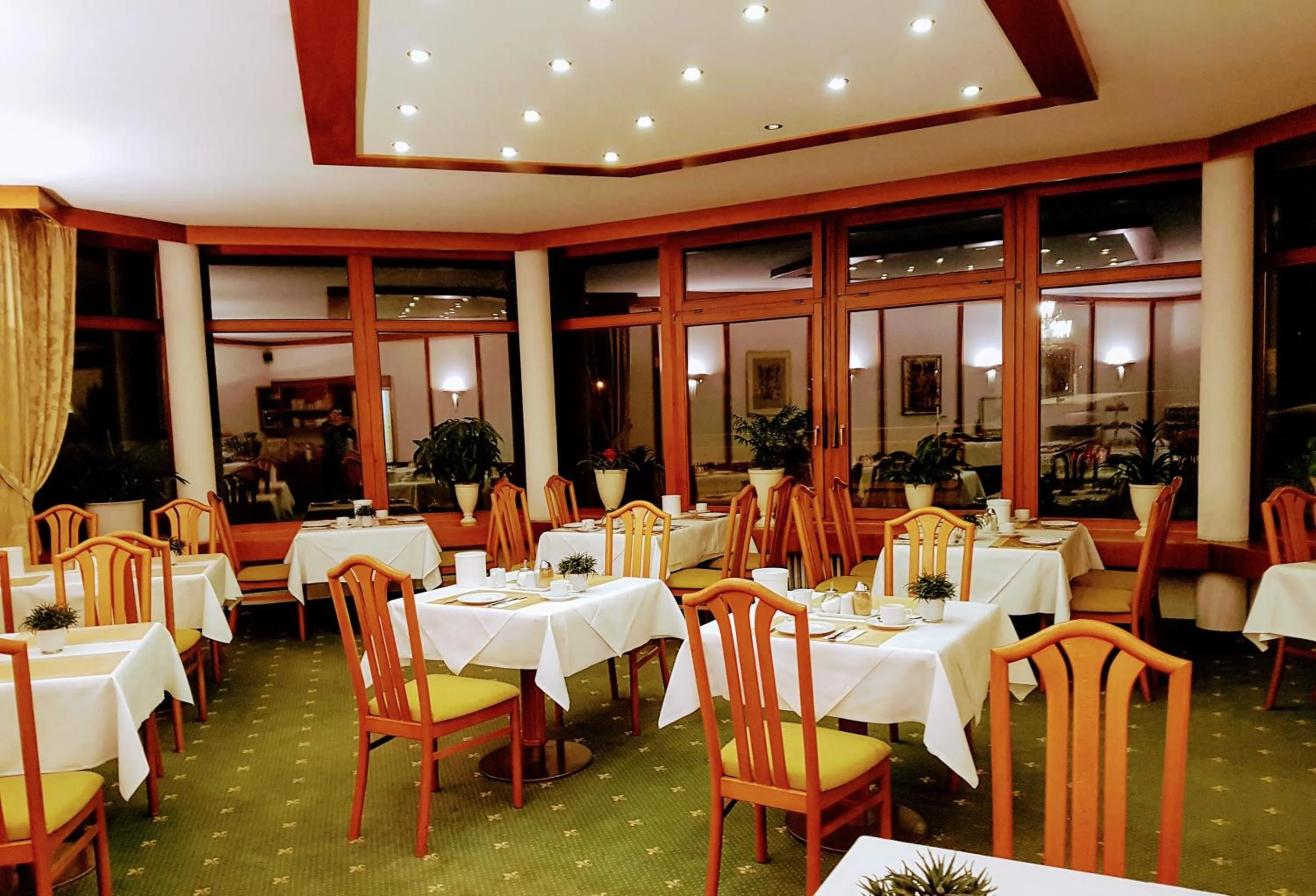 Breakfast in Hotel Garni Reulein