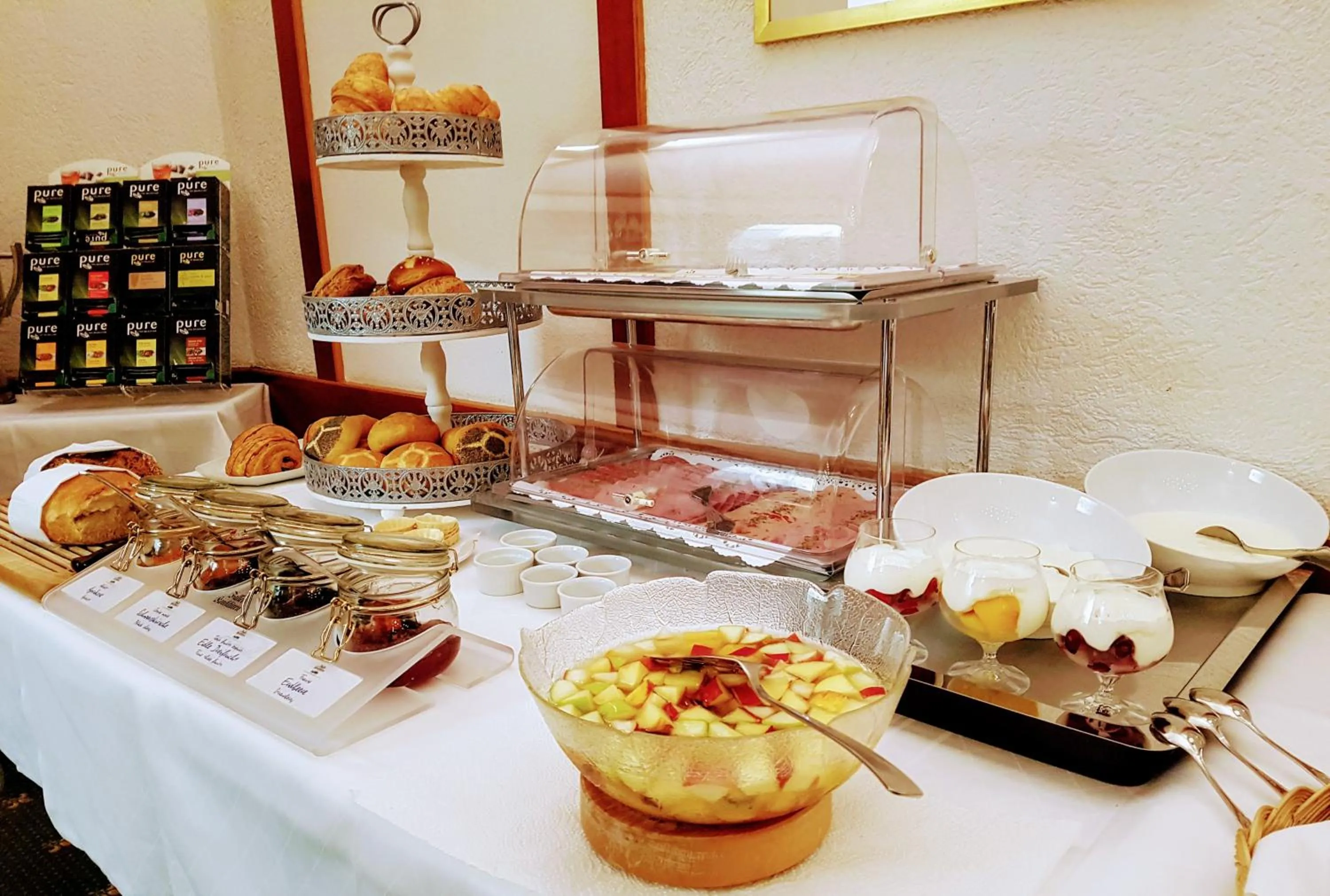 Breakfast in Hotel Garni Reulein