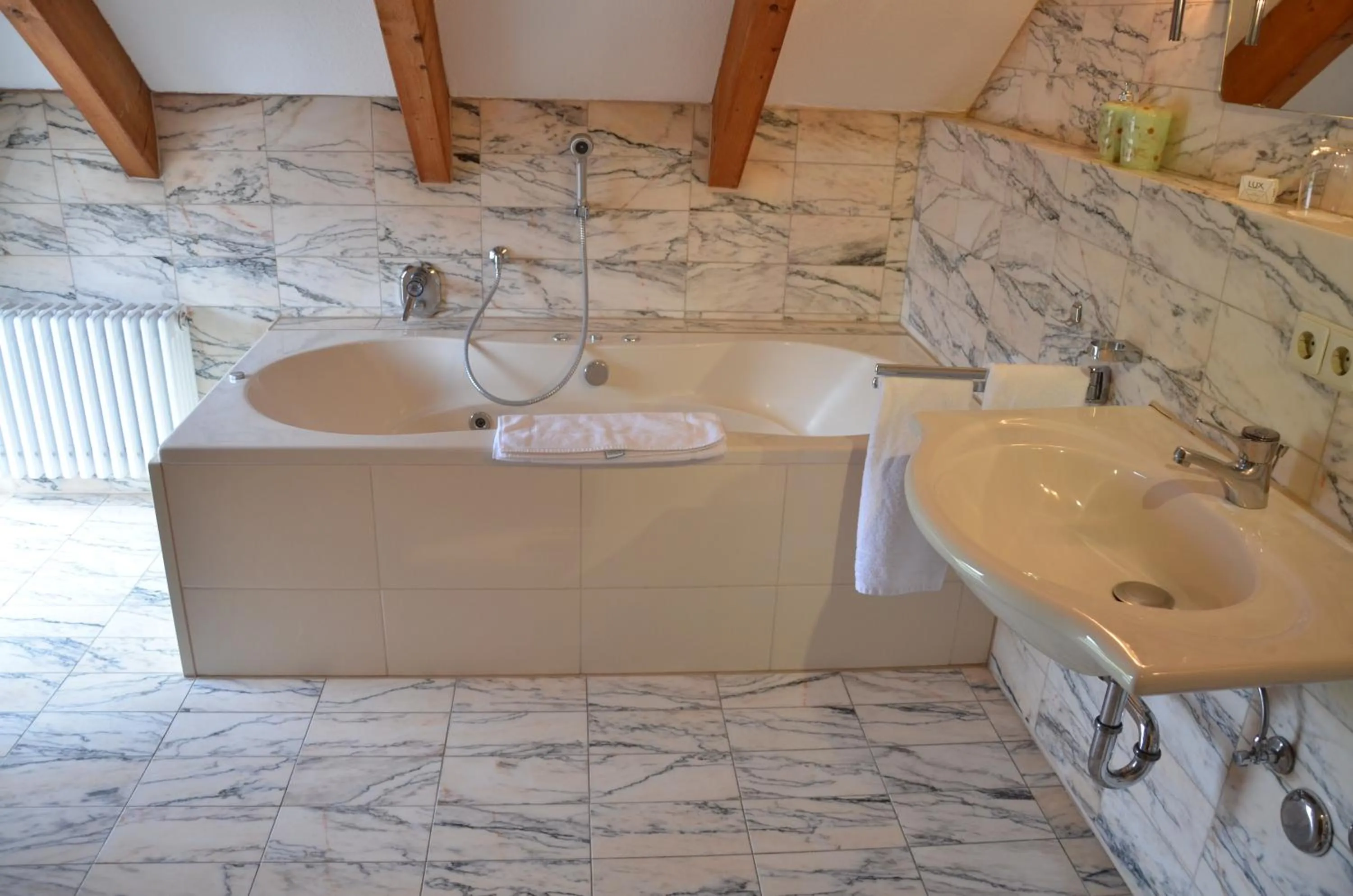 Photo of the whole room in Hotel Garni Reulein