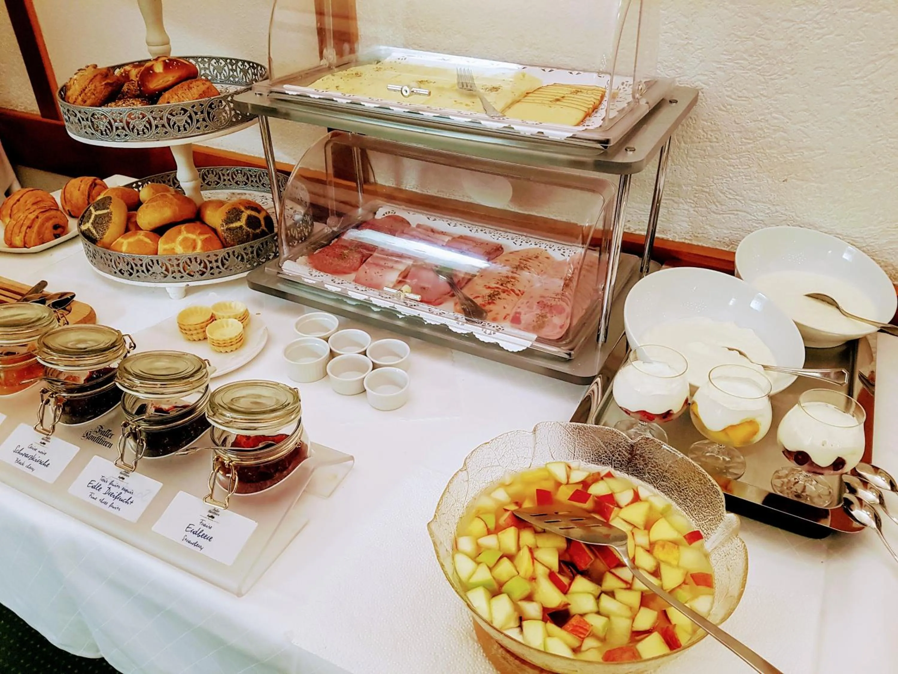 Breakfast in Hotel Garni Reulein