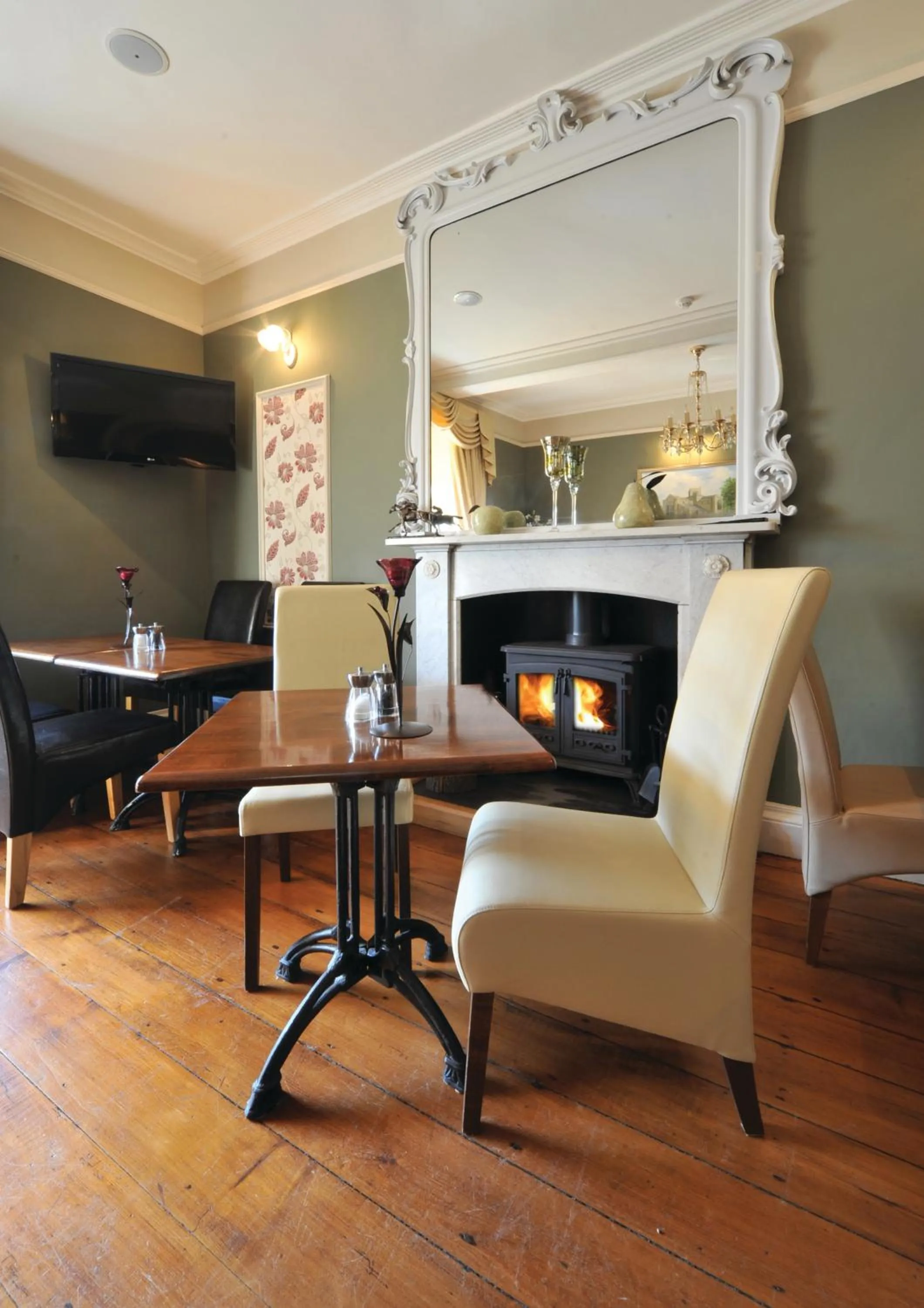 Restaurant/places to eat in Priory hotel
