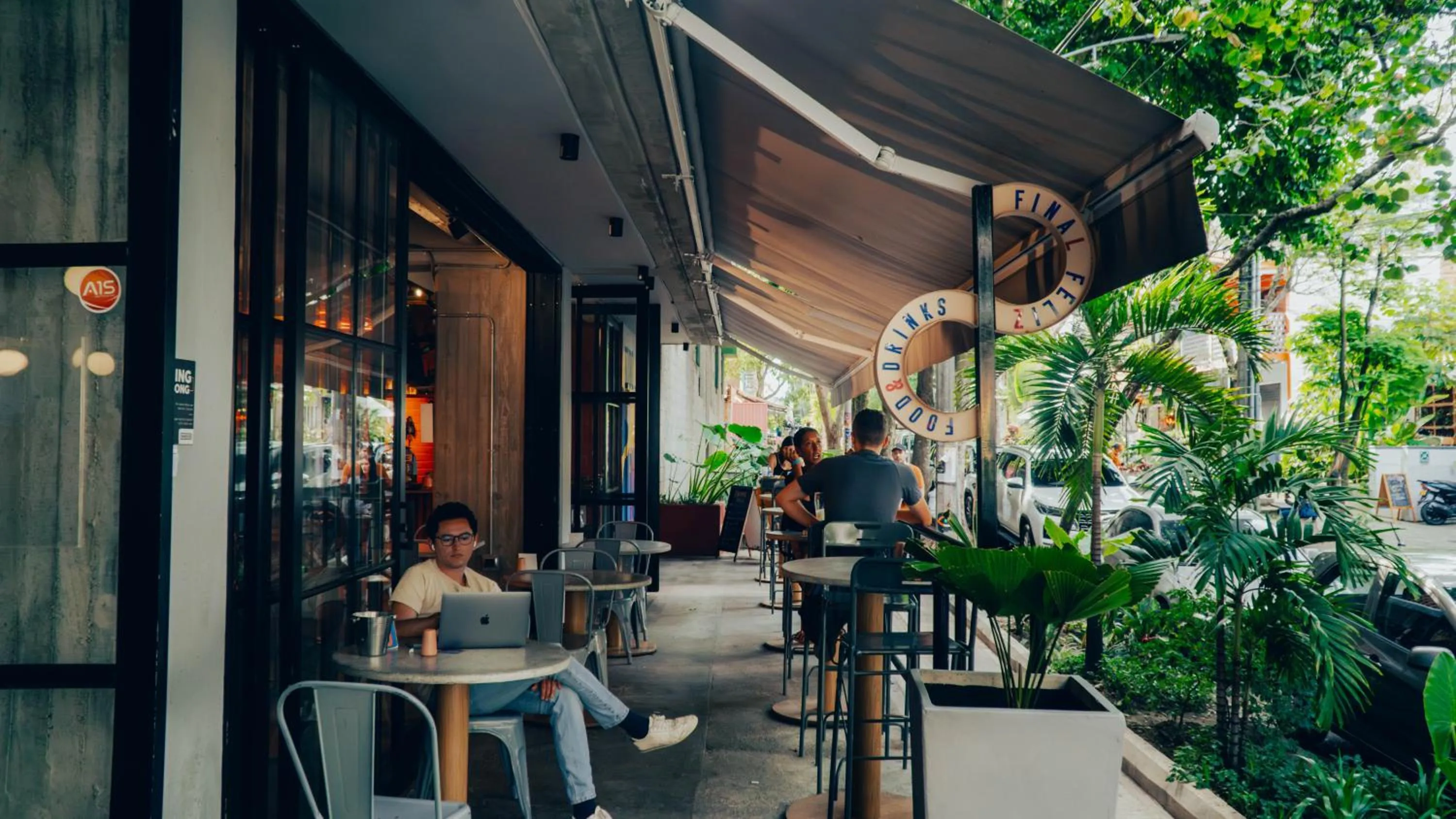 Restaurant/places to eat in Viajero Medellín Hostel