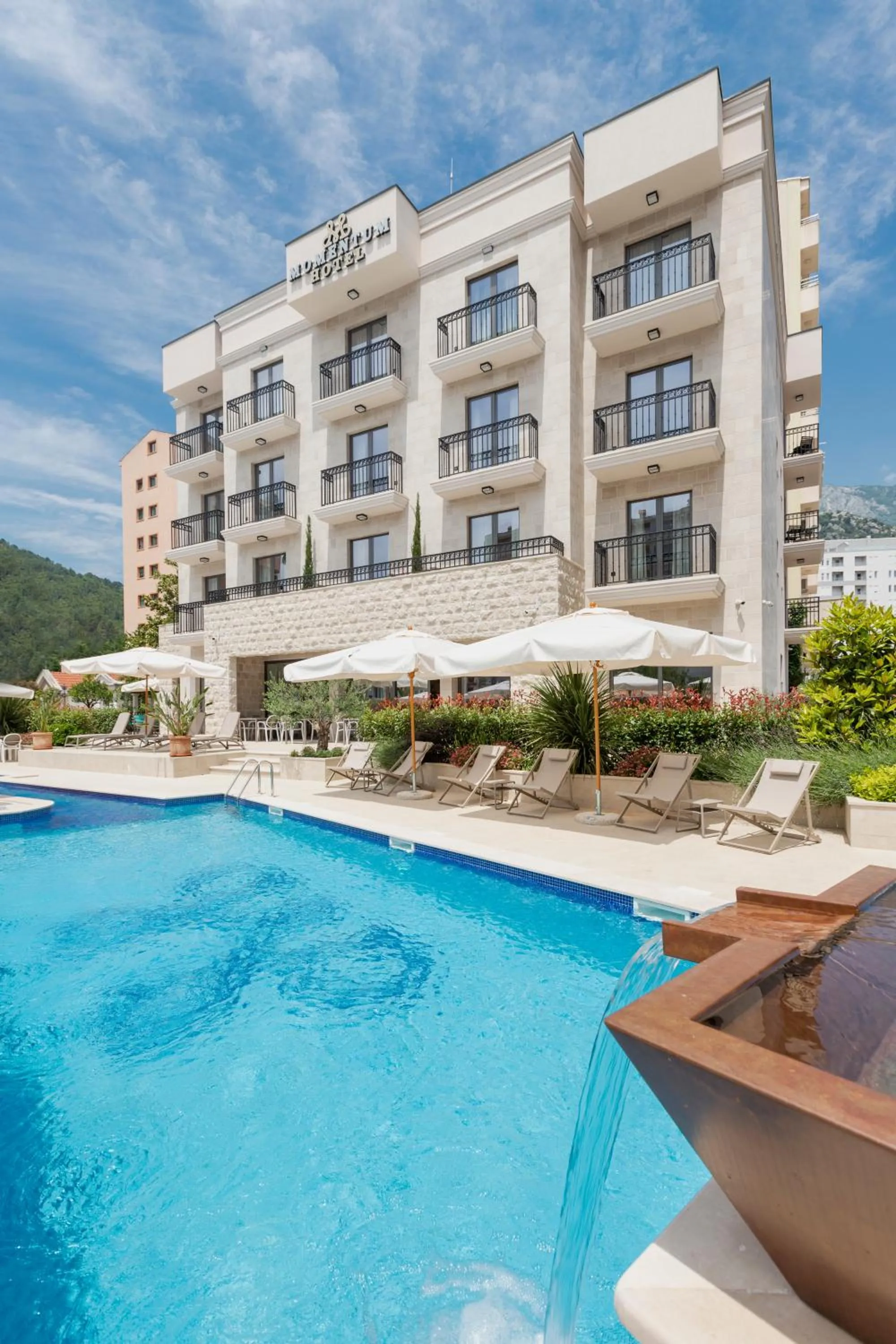 Property building in Boutique Hotel Momentum by Aycon