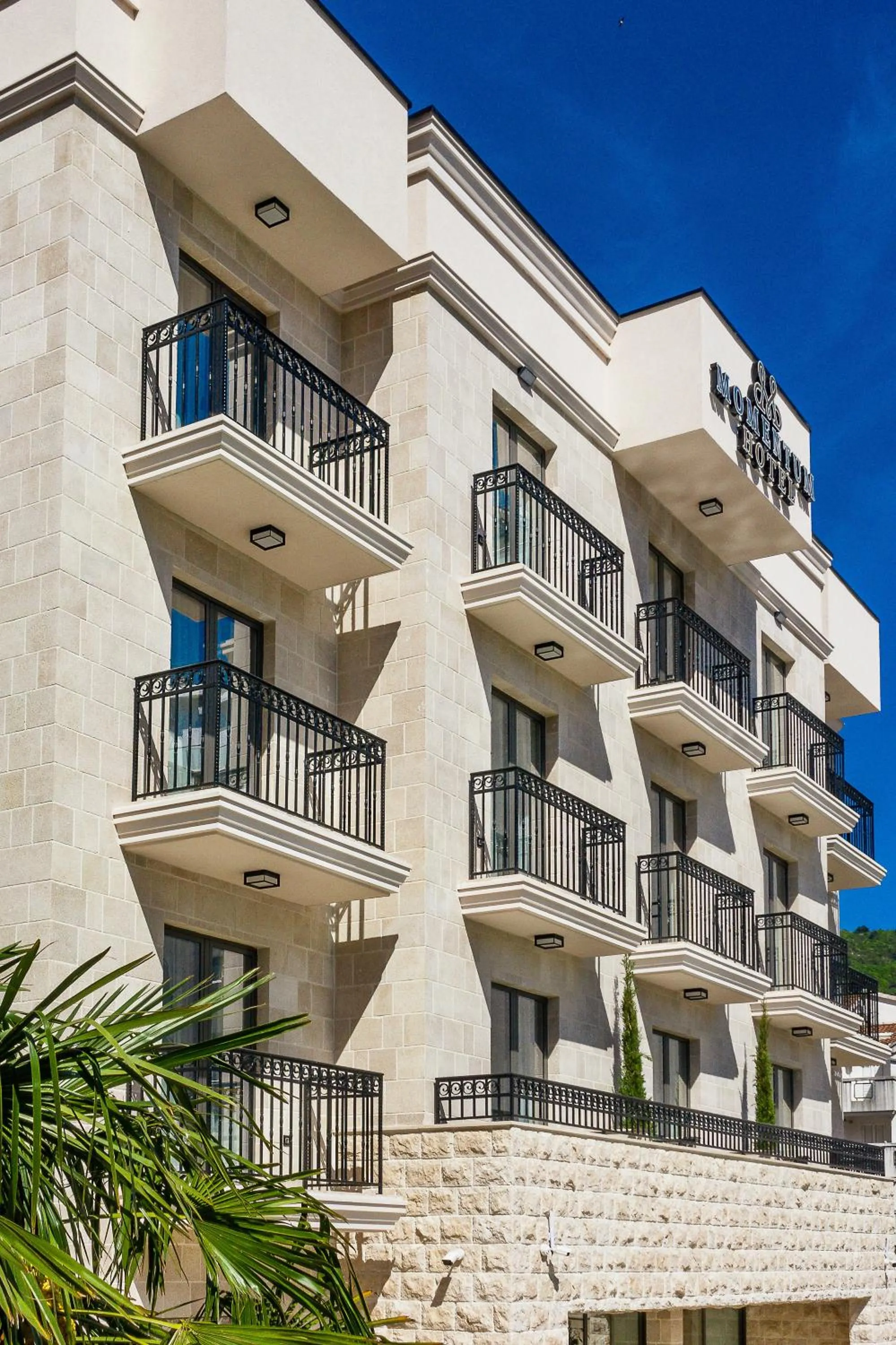 Property building in Boutique Hotel Momentum by Aycon