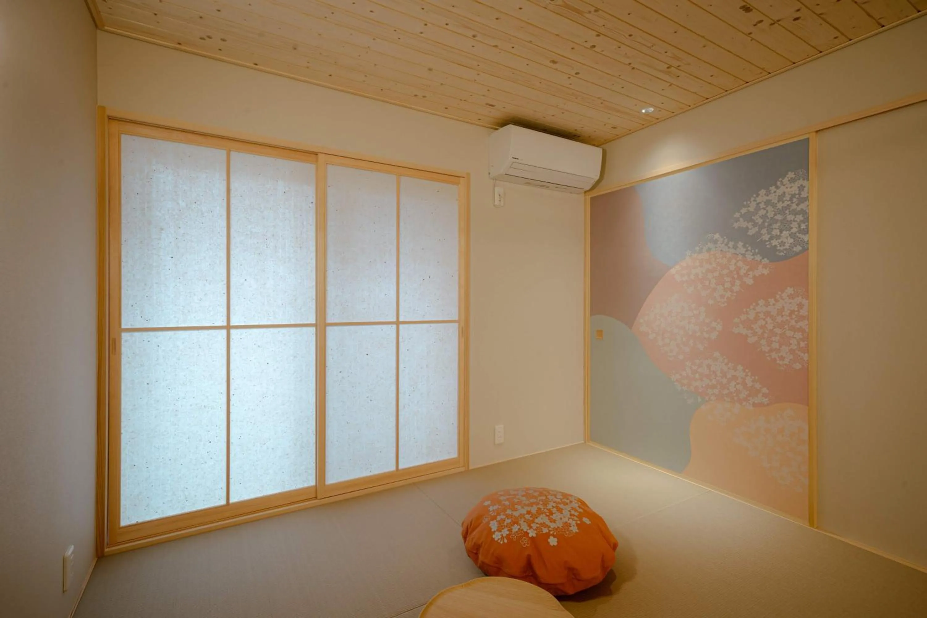 Photo of the whole room in so, KANAZAWA