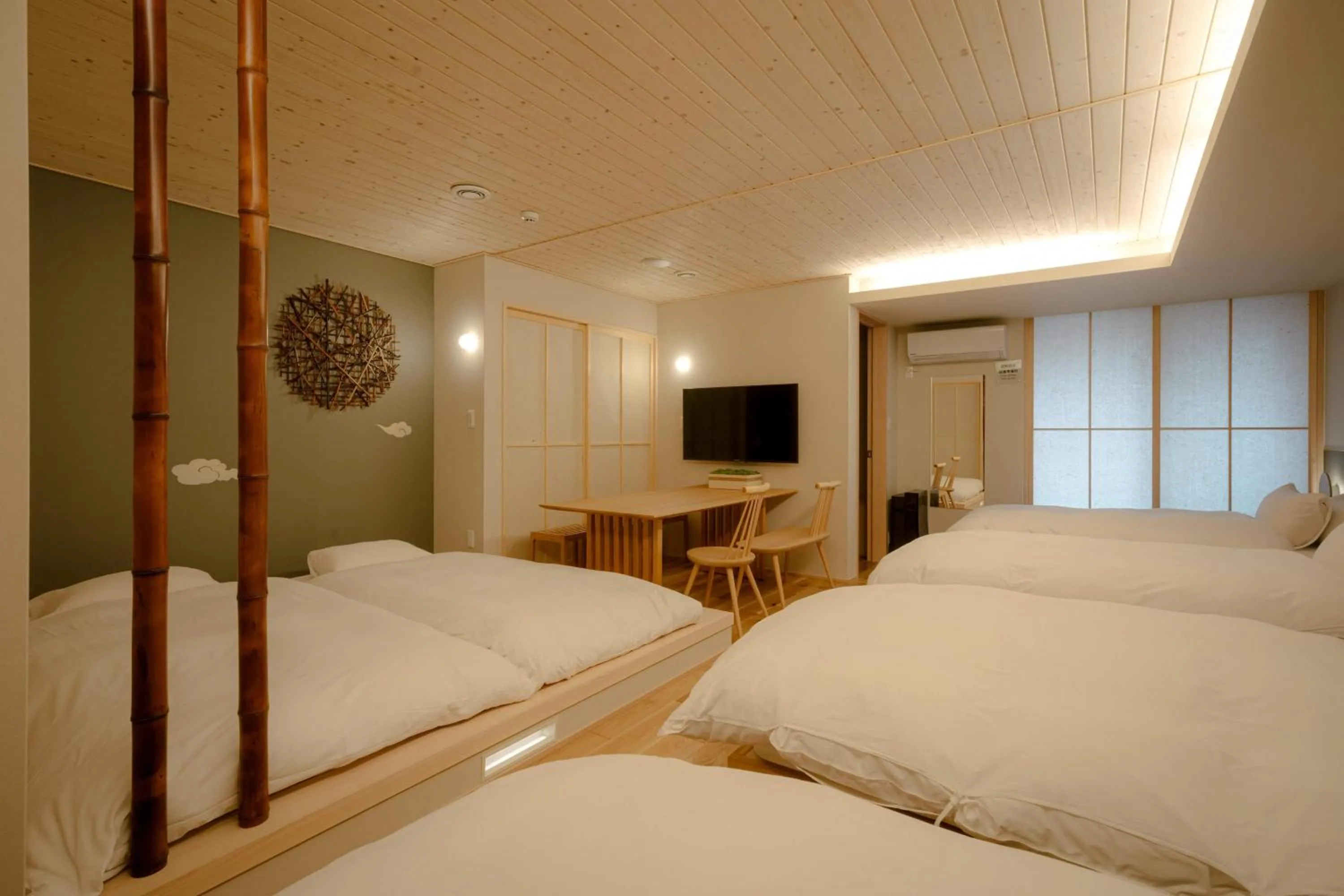 Photo of the whole room, Bed in so, KANAZAWA
