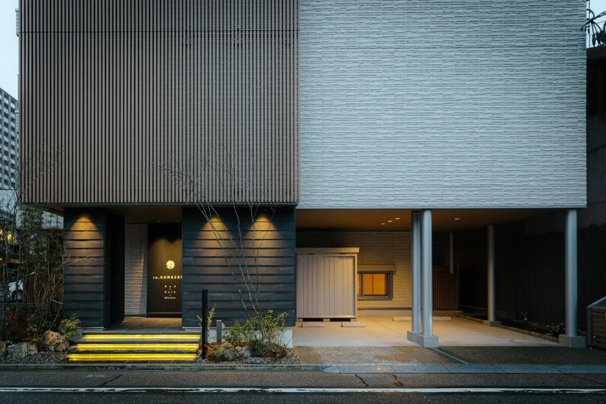 Property building in so, KANAZAWA