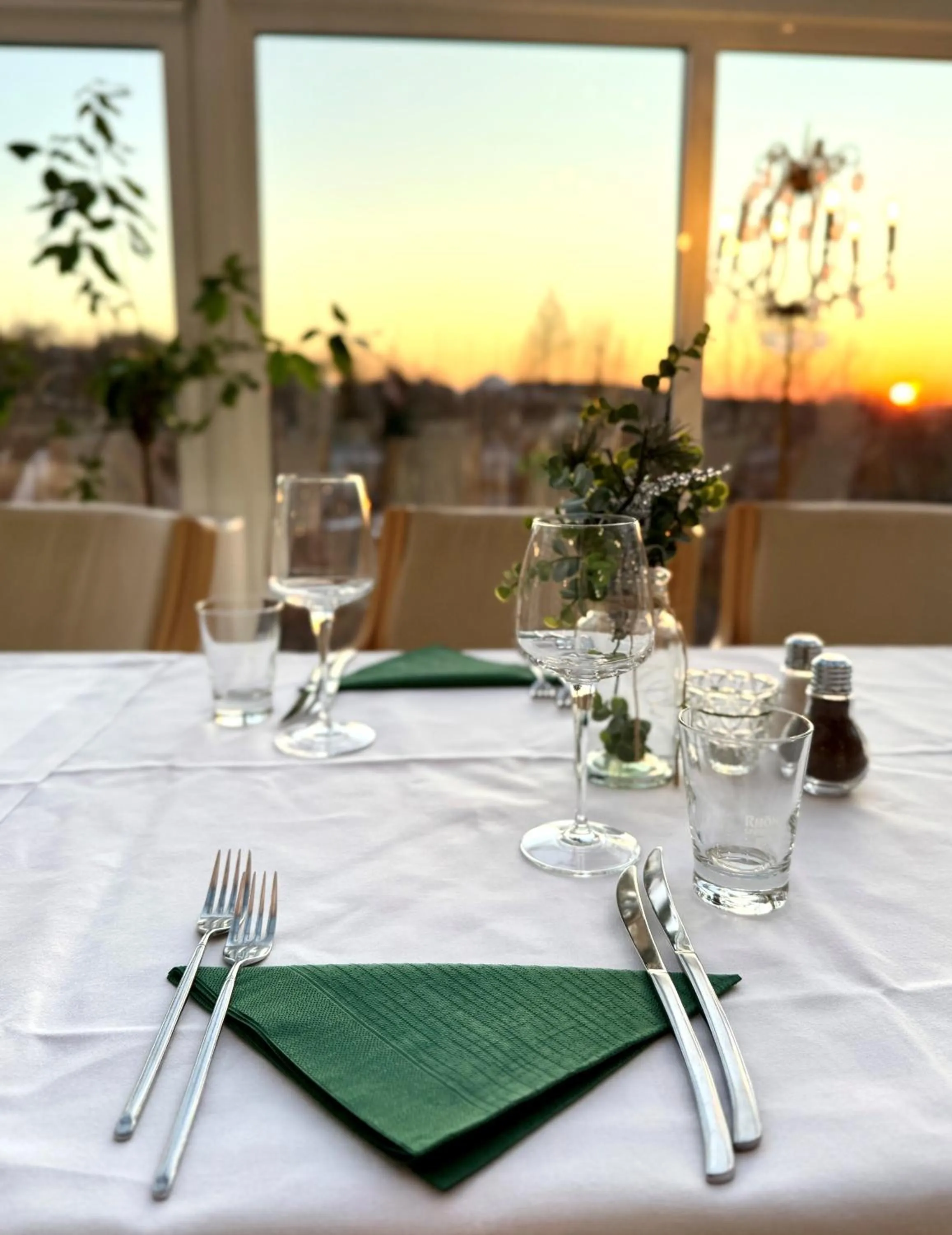 Restaurant/places to eat in Sure Hotel by Best Western Rhoen Garden