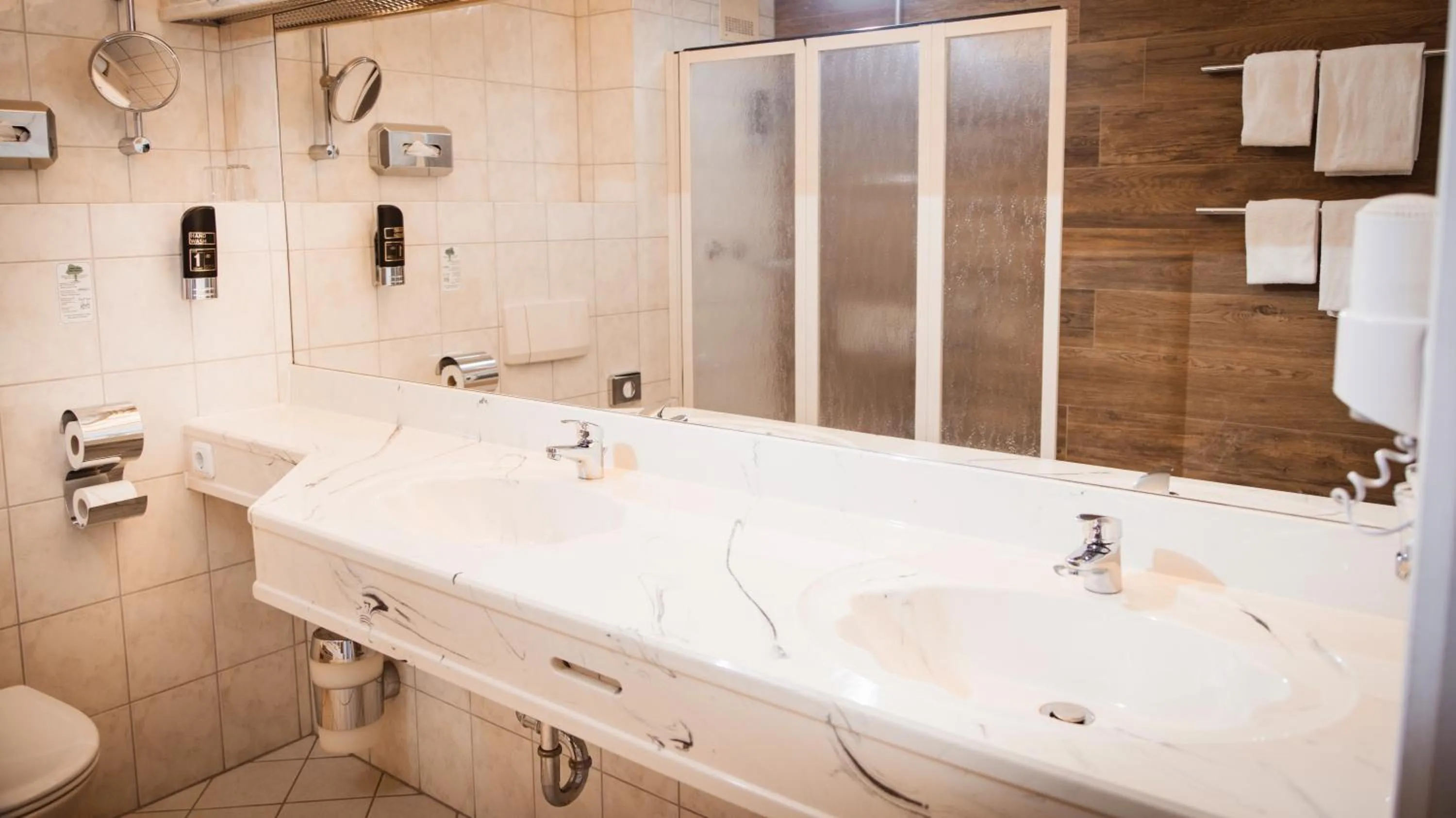 Shower in Sure Hotel by Best Western Rhoen Garden