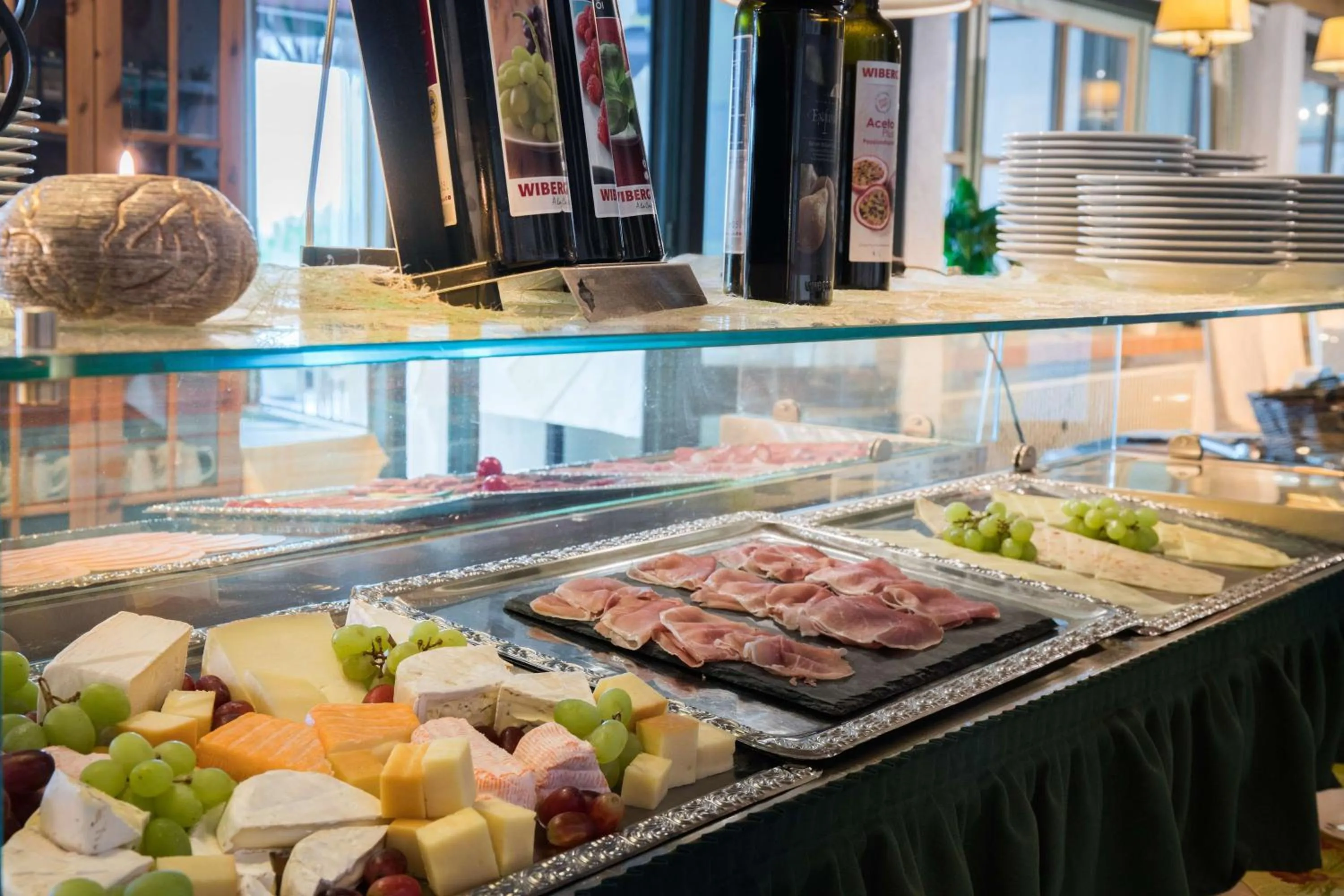 Restaurant/places to eat in Sure Hotel by Best Western Rhoen Garden