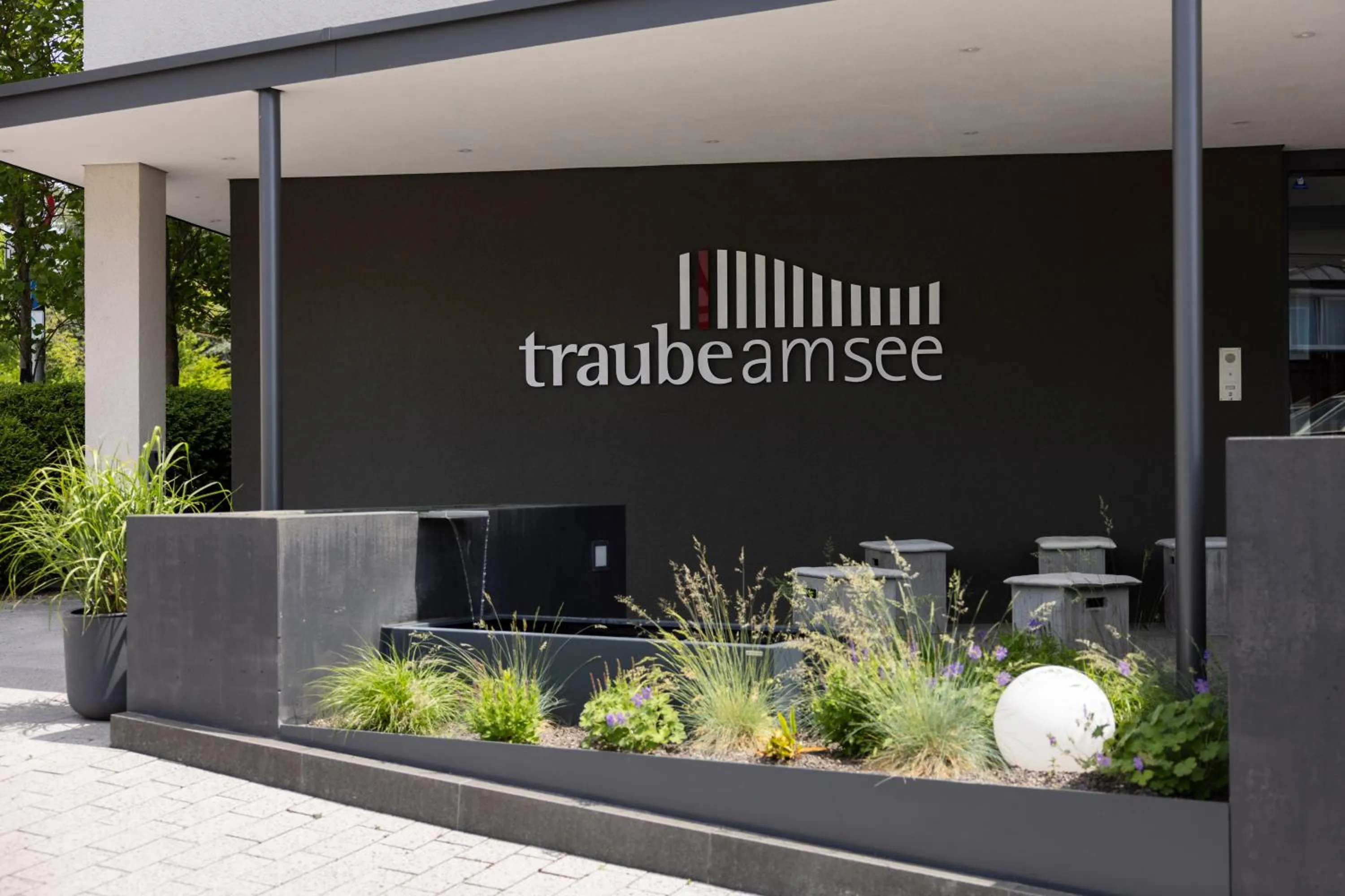 Facade/entrance in Hotel Traube am See