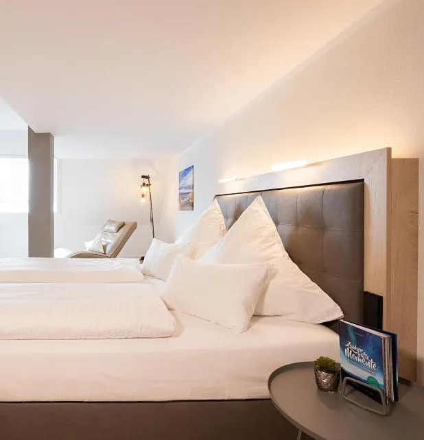 Bedroom, Bed in Hotel Traube am See