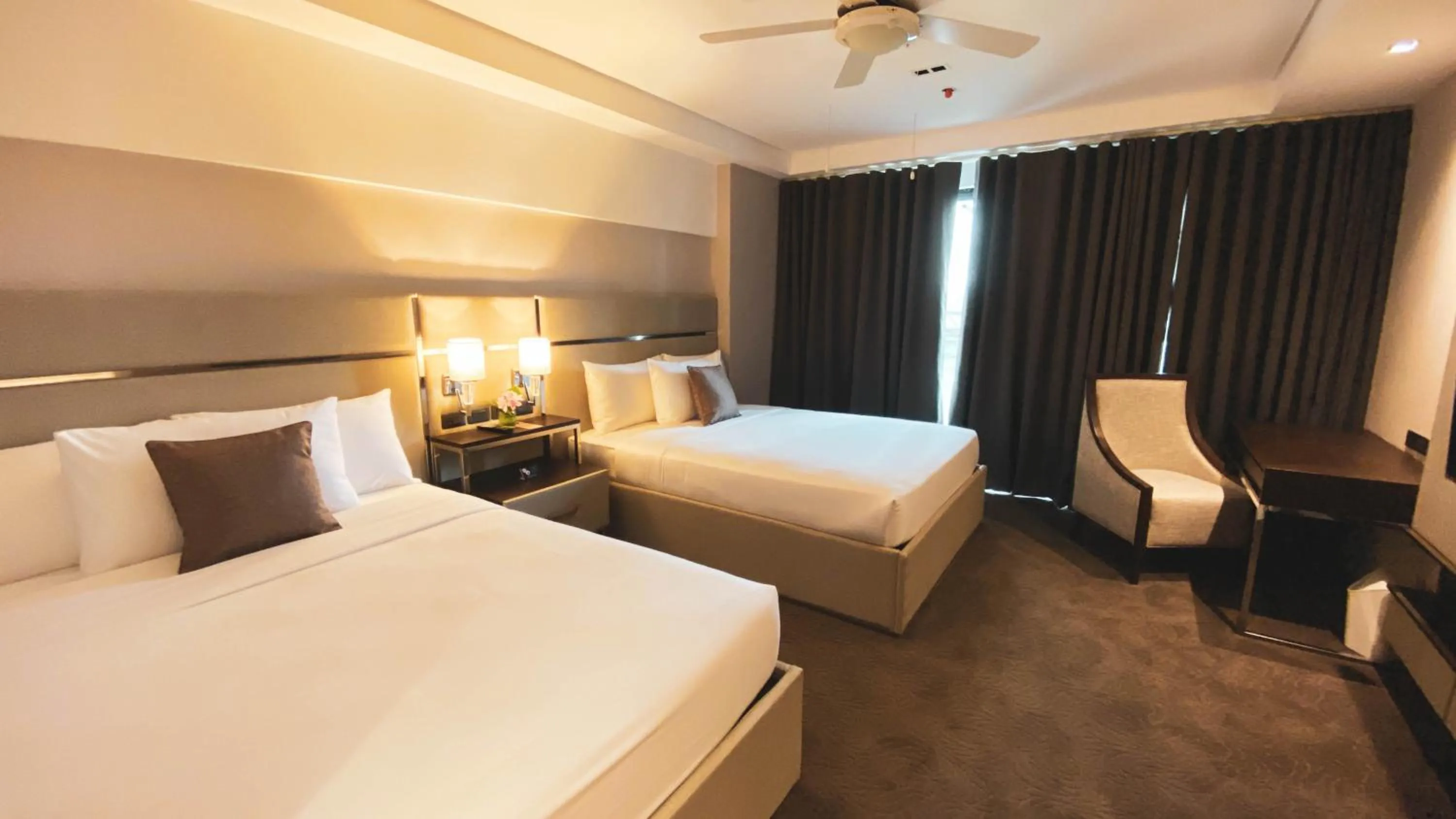 Bed in The Plaza Lodge Baguio