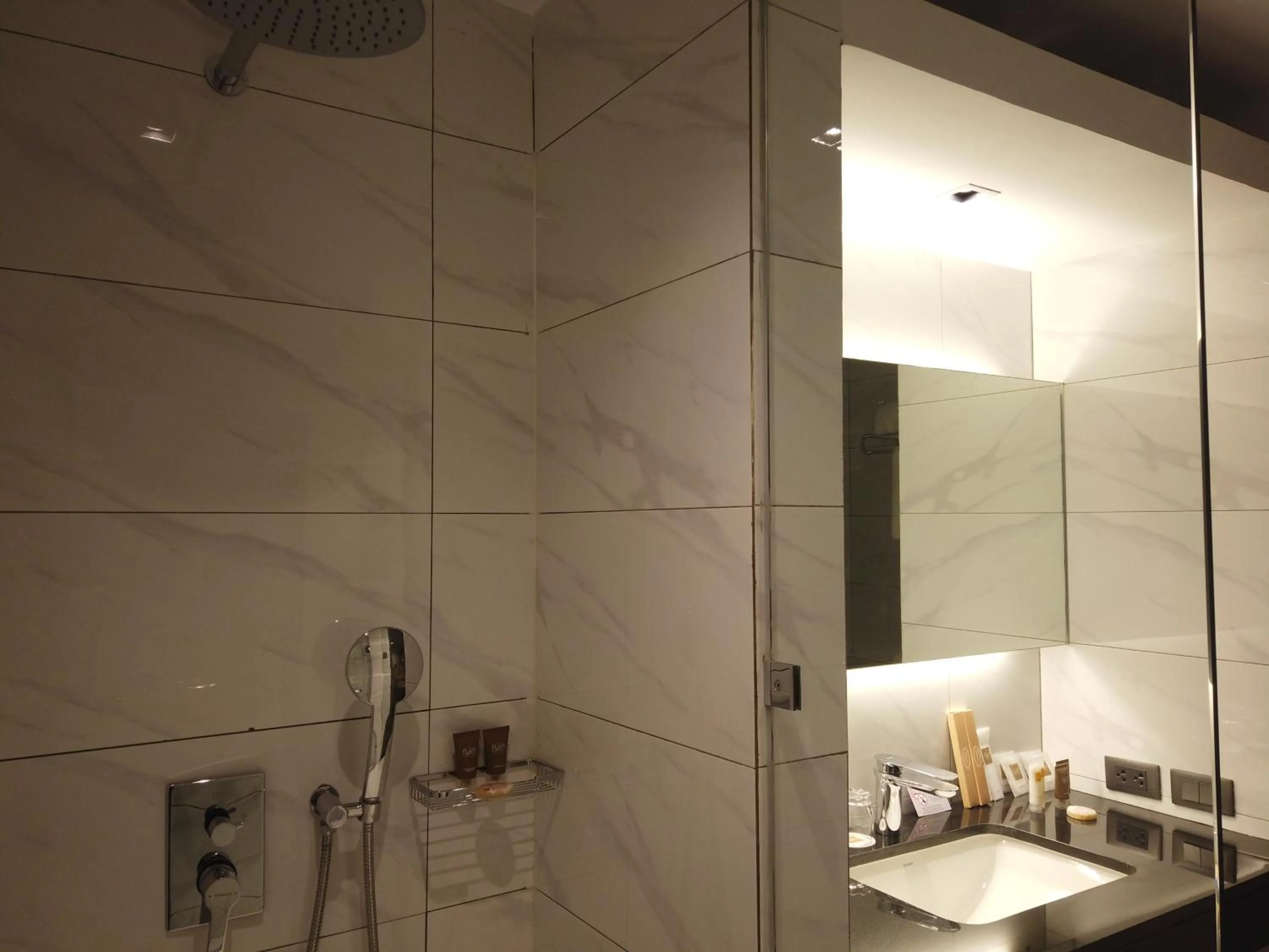 Bathroom in The Plaza Lodge Baguio