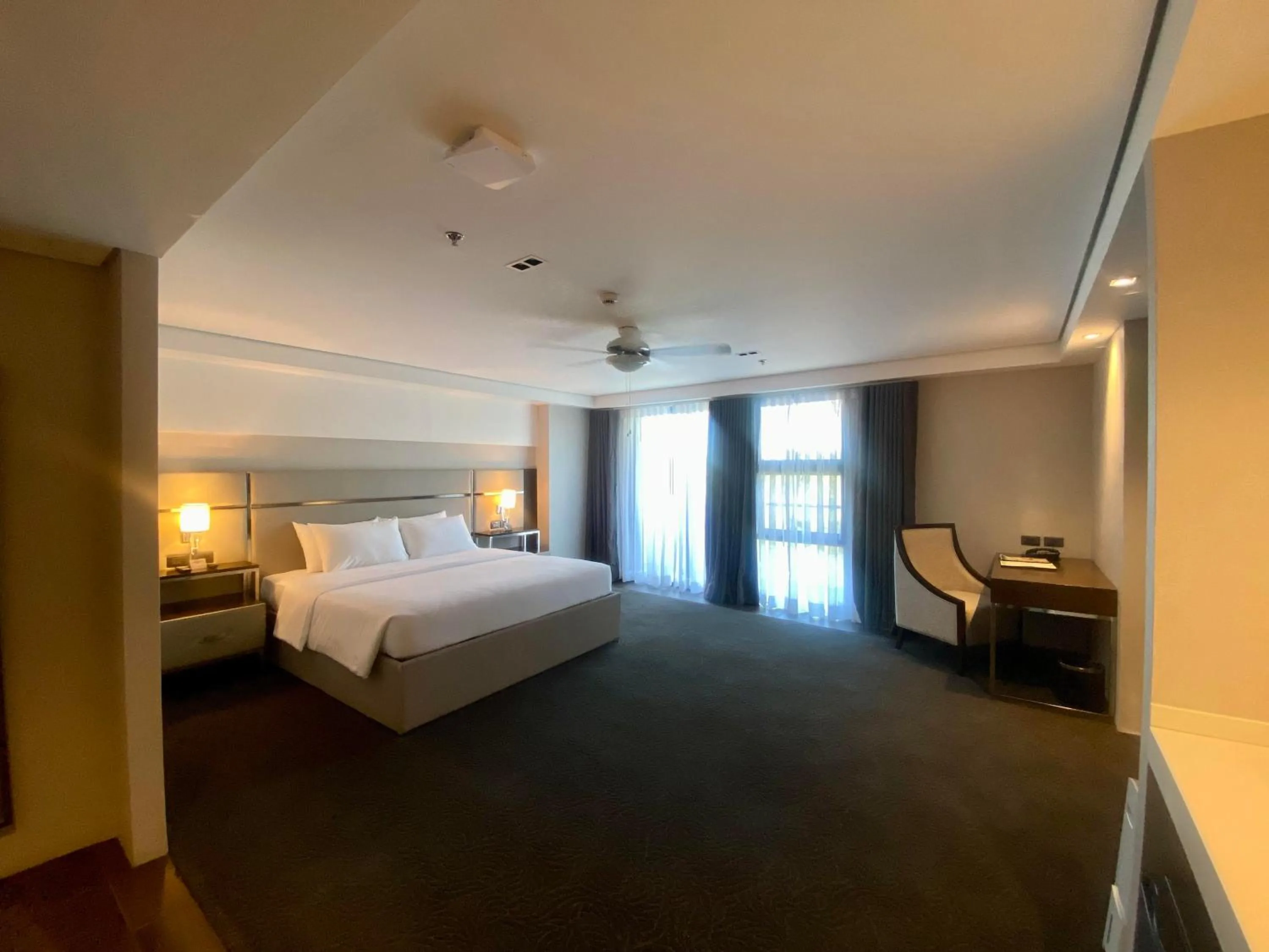 Bed in The Plaza Lodge Baguio