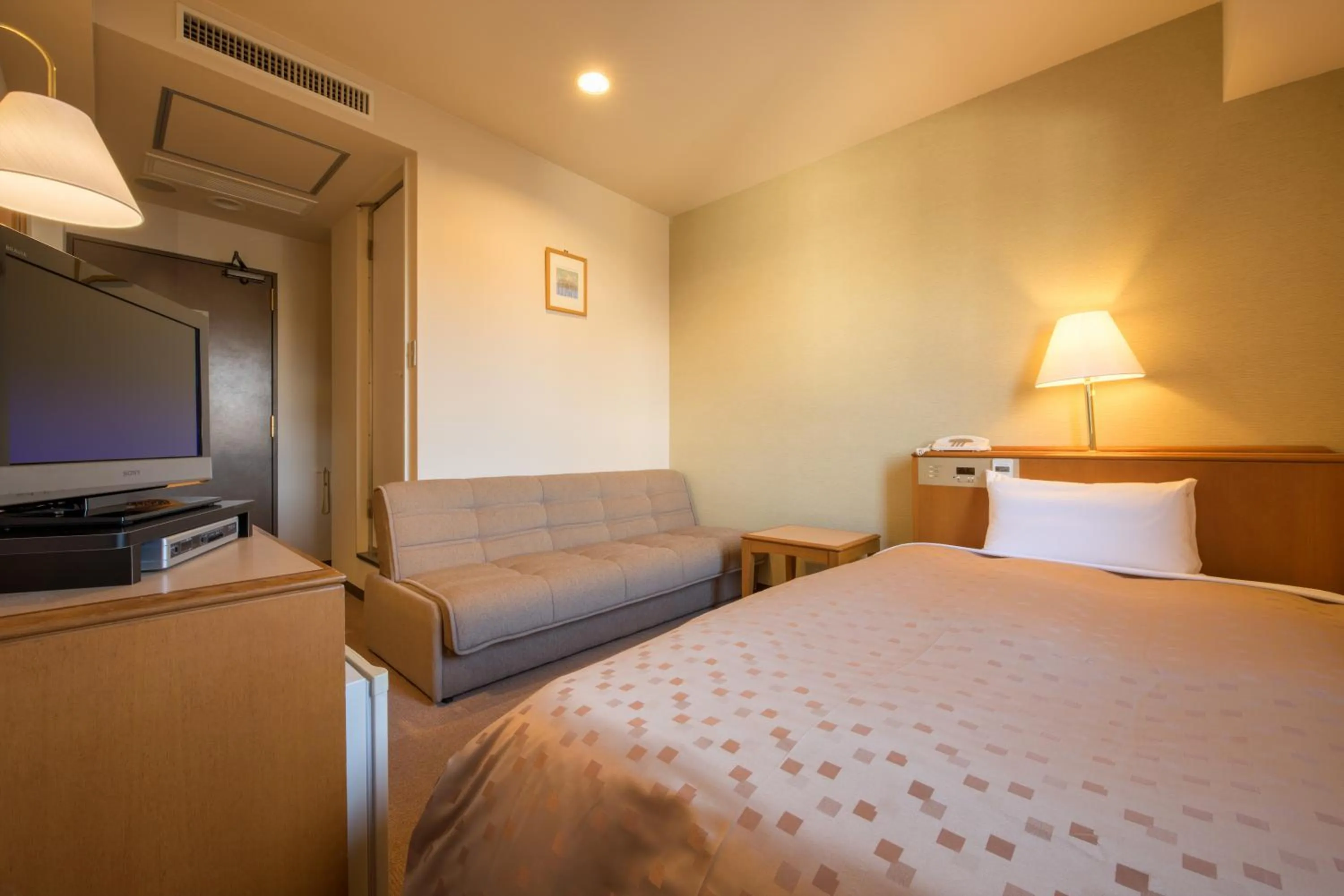 Photo of the whole room, Bed in Pacific Hotel Shiroishi