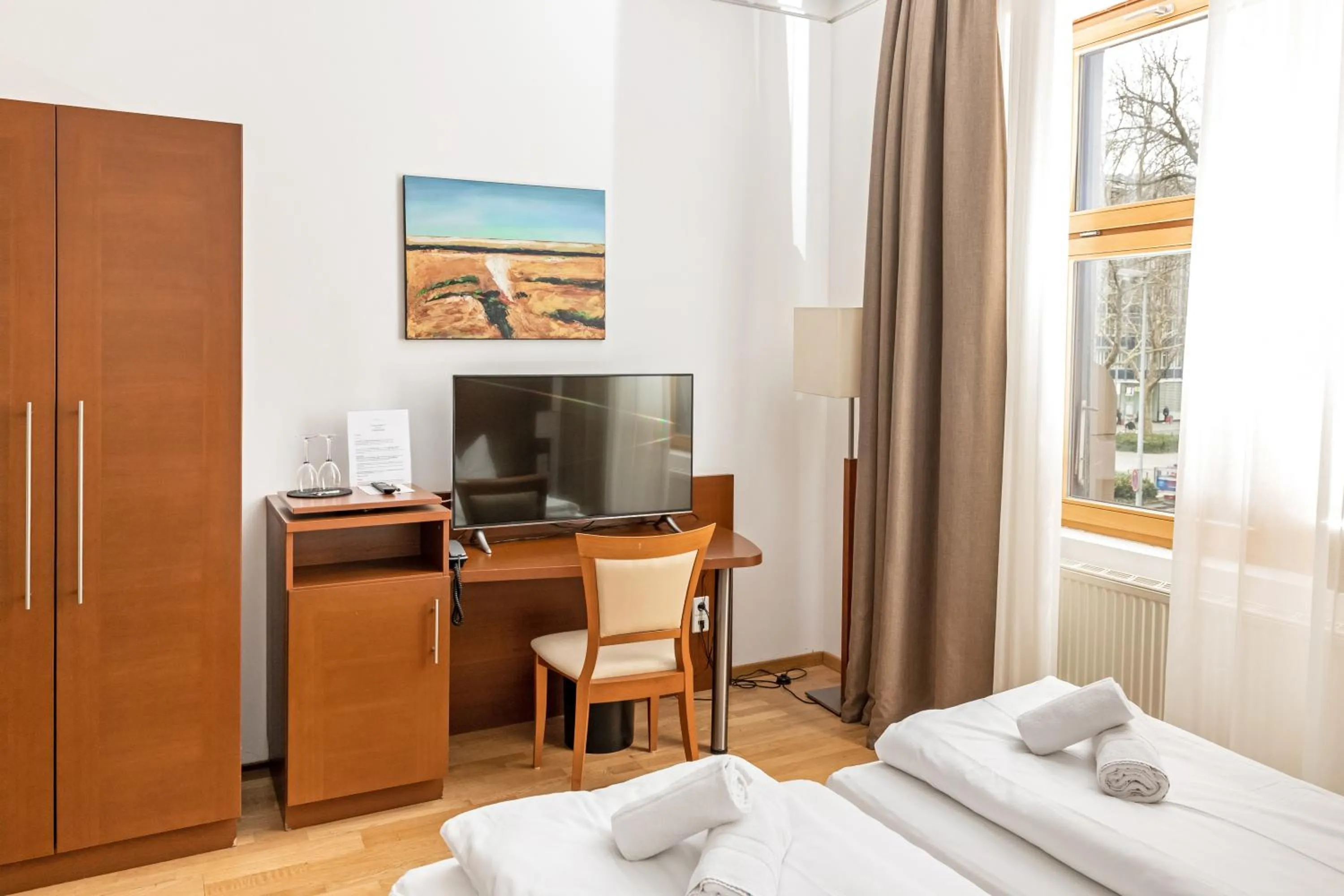 TV and multimedia, Bed in Hotel Graf Zeppelin